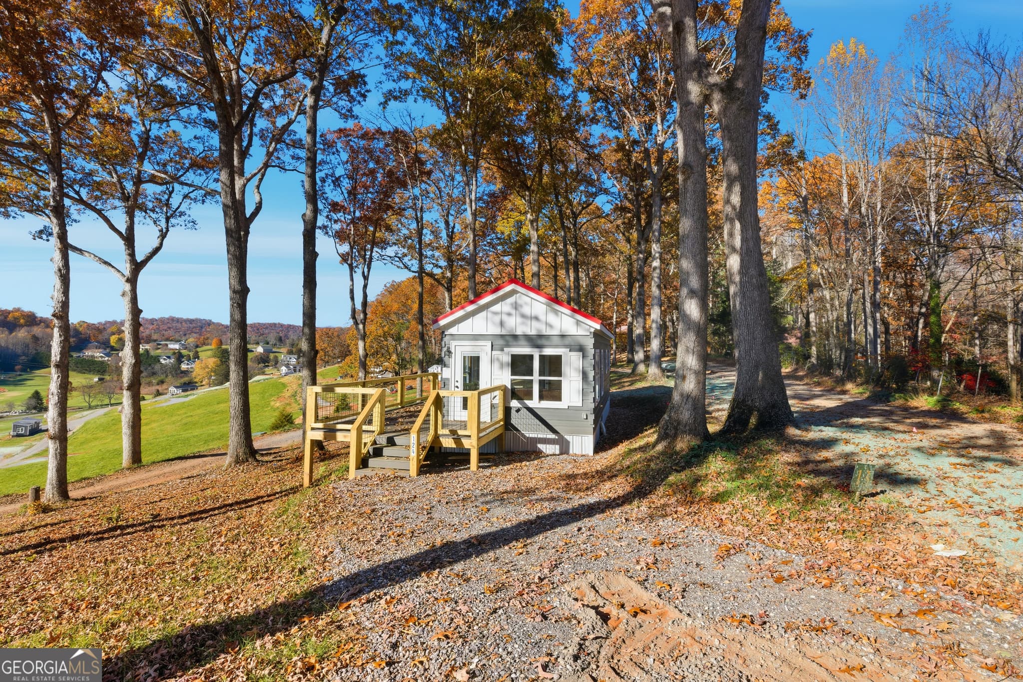 1 bedroom, 1 bathroom, 397 sq ft manufactured home,single family residence under contract at 527 Saunders Road LOT 13, Franklin, NC 28734 — photo 3