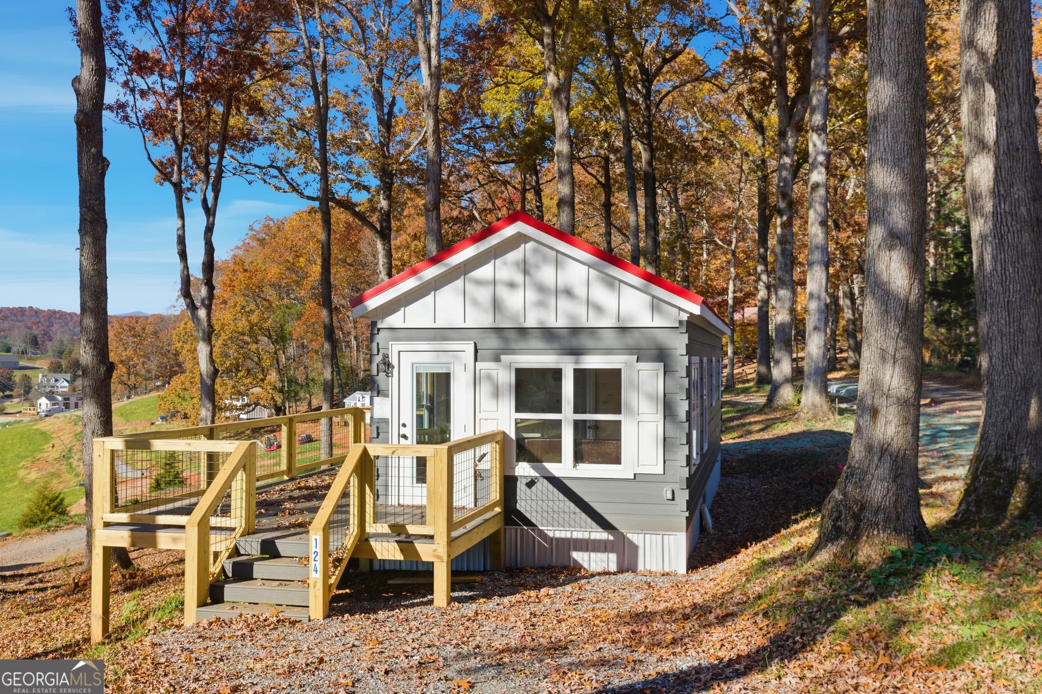 1 bedroom, 1 bathroom, 397 sq ft manufactured home,single family residence under contract at 527 Saunders Road LOT 13, Franklin, NC 28734
