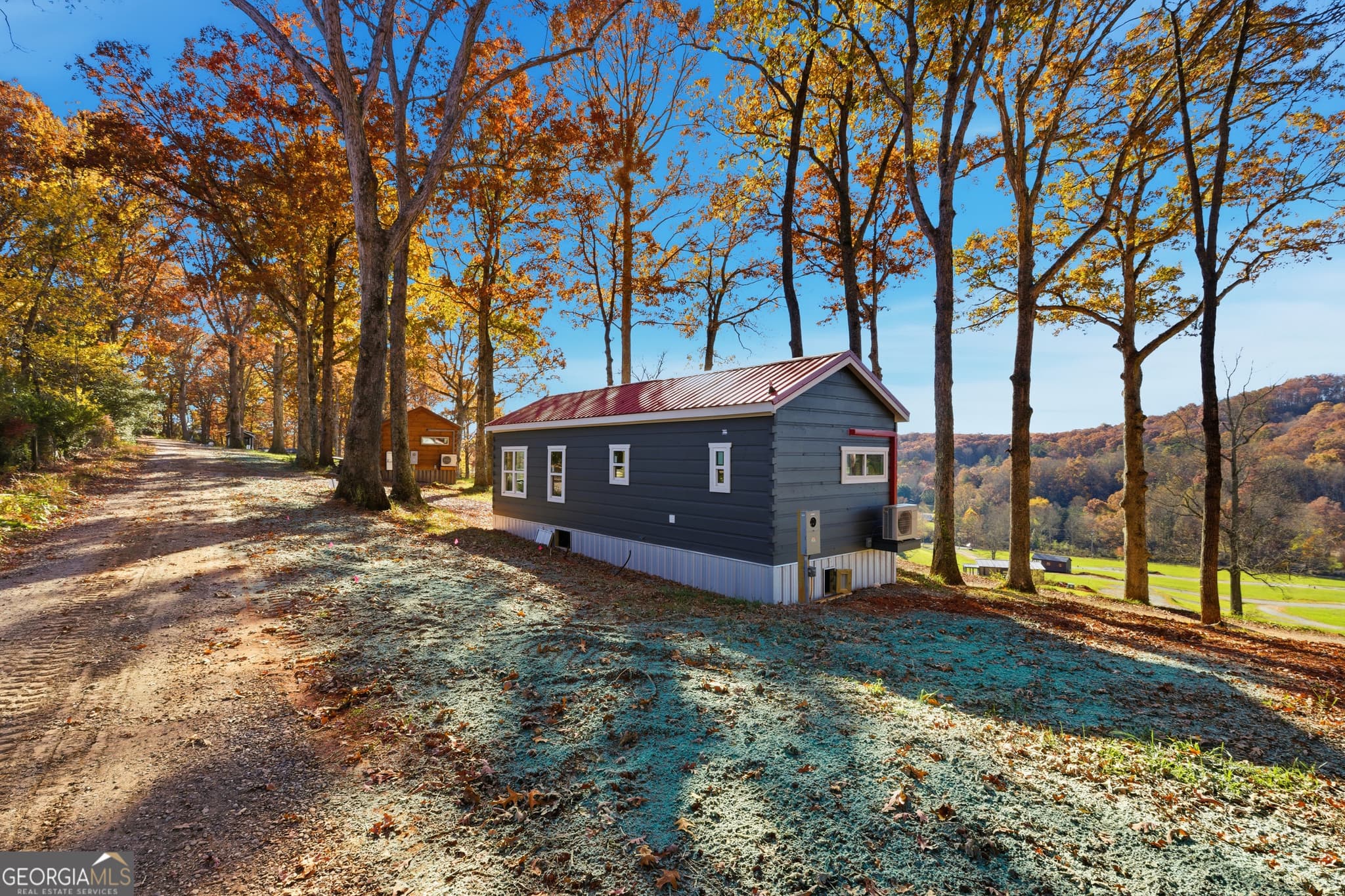 1 bedroom, 1 bathroom, 397 sq ft manufactured home,single family residence under contract at 527 Saunders Road LOT 13, Franklin, NC 28734 — photo 4