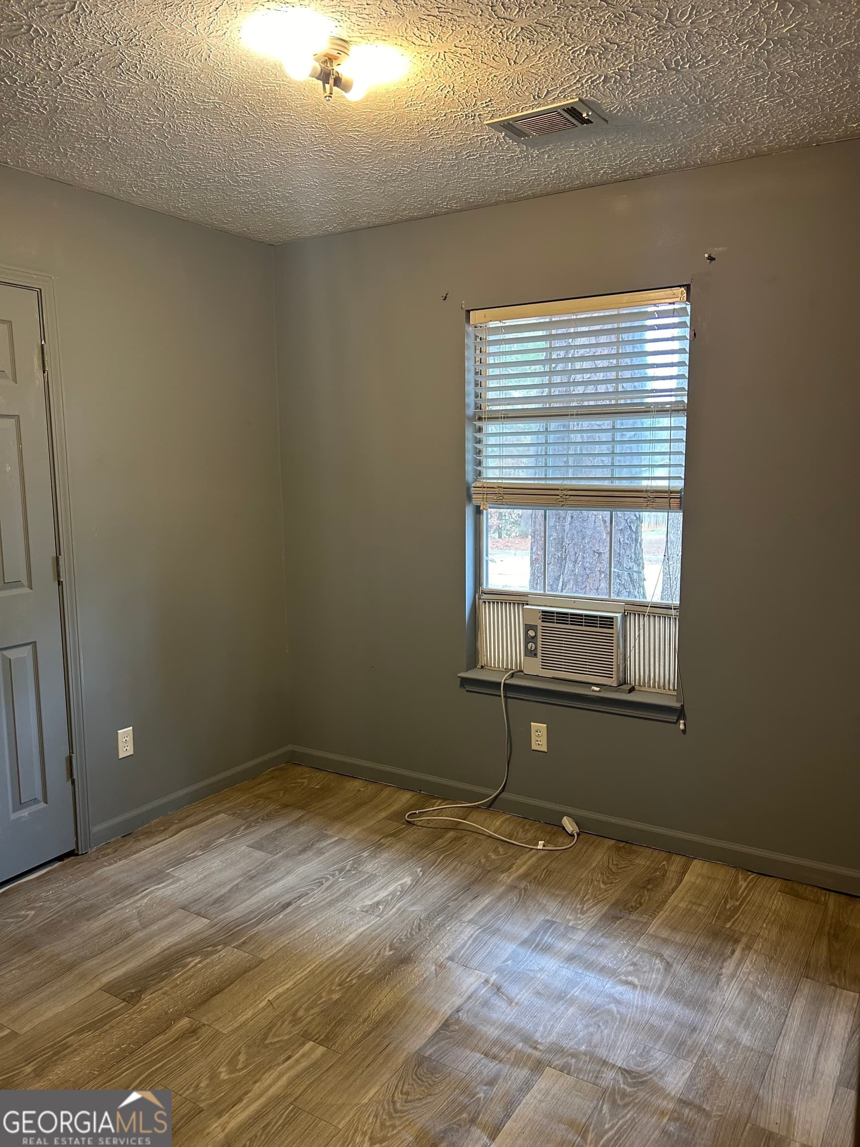 3 bedroom, 1 bathroom, 964 sq ft single family residence for sale at 162 Sherwood Loop, Mcdonough, GA 30253 — photo 6