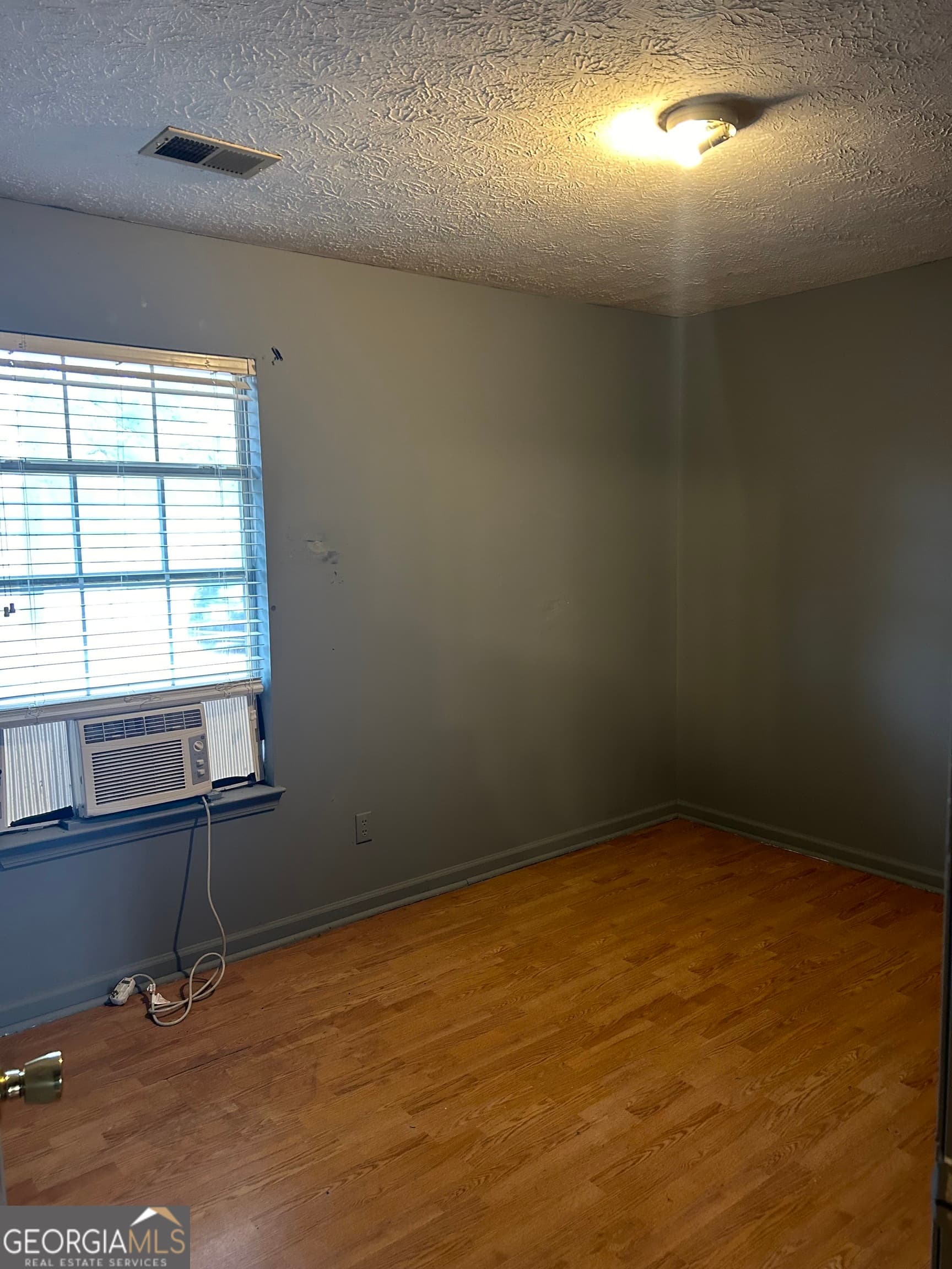3 bedroom, 1 bathroom, 964 sq ft single family residence for sale at 162 Sherwood Loop, Mcdonough, GA 30253 — photo 5