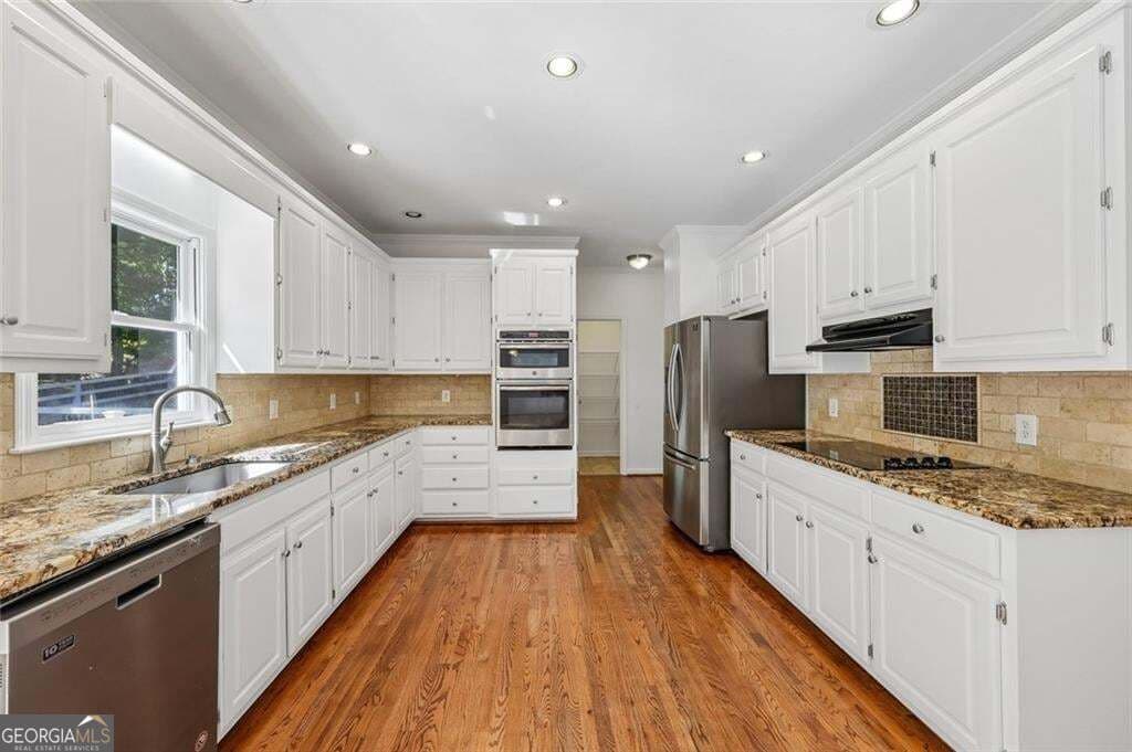 5 bedroom, 3.5 bathroom, 4,107 sq ft single family residence for sale at 2835 Live Oak Court, Cumming, GA 30041 — photo 6