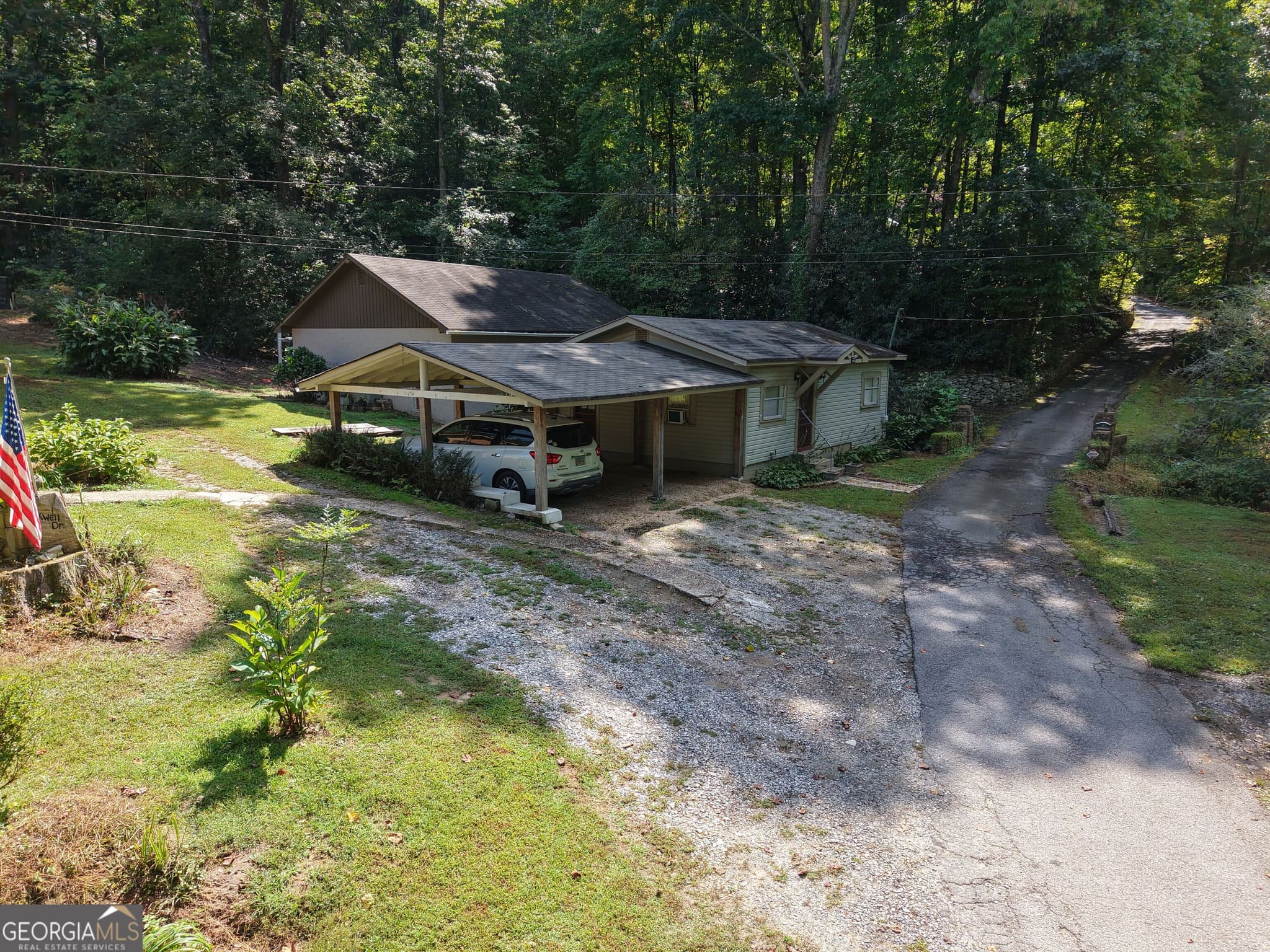 4 bedroom, 2 bathroom, 1,529 sq ft single family residence for sale at 41 Blackwell Drive, Cleveland, GA 30528 — photo 4