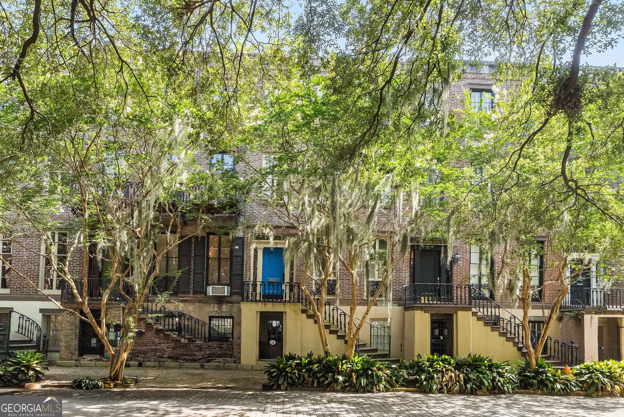 5 bedroom, 5.5 bathroom, 4,220 sq ft townhouse for sale at 125 W Gordon Street, Savannah, GA 31401 — photo 2