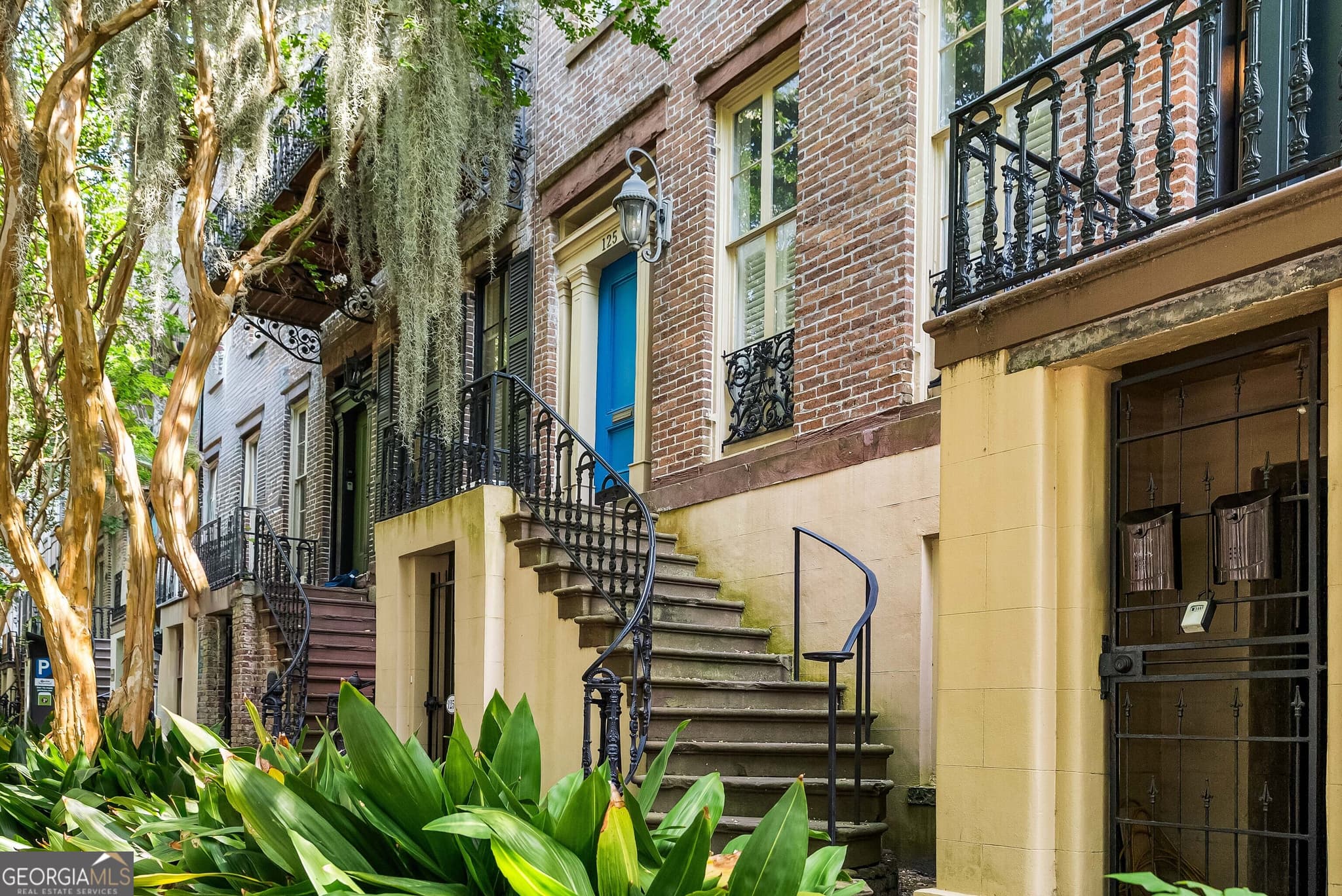 5 bedroom, 5.5 bathroom, 4,220 sq ft townhouse for sale at 125 W Gordon Street, Savannah, GA 31401
