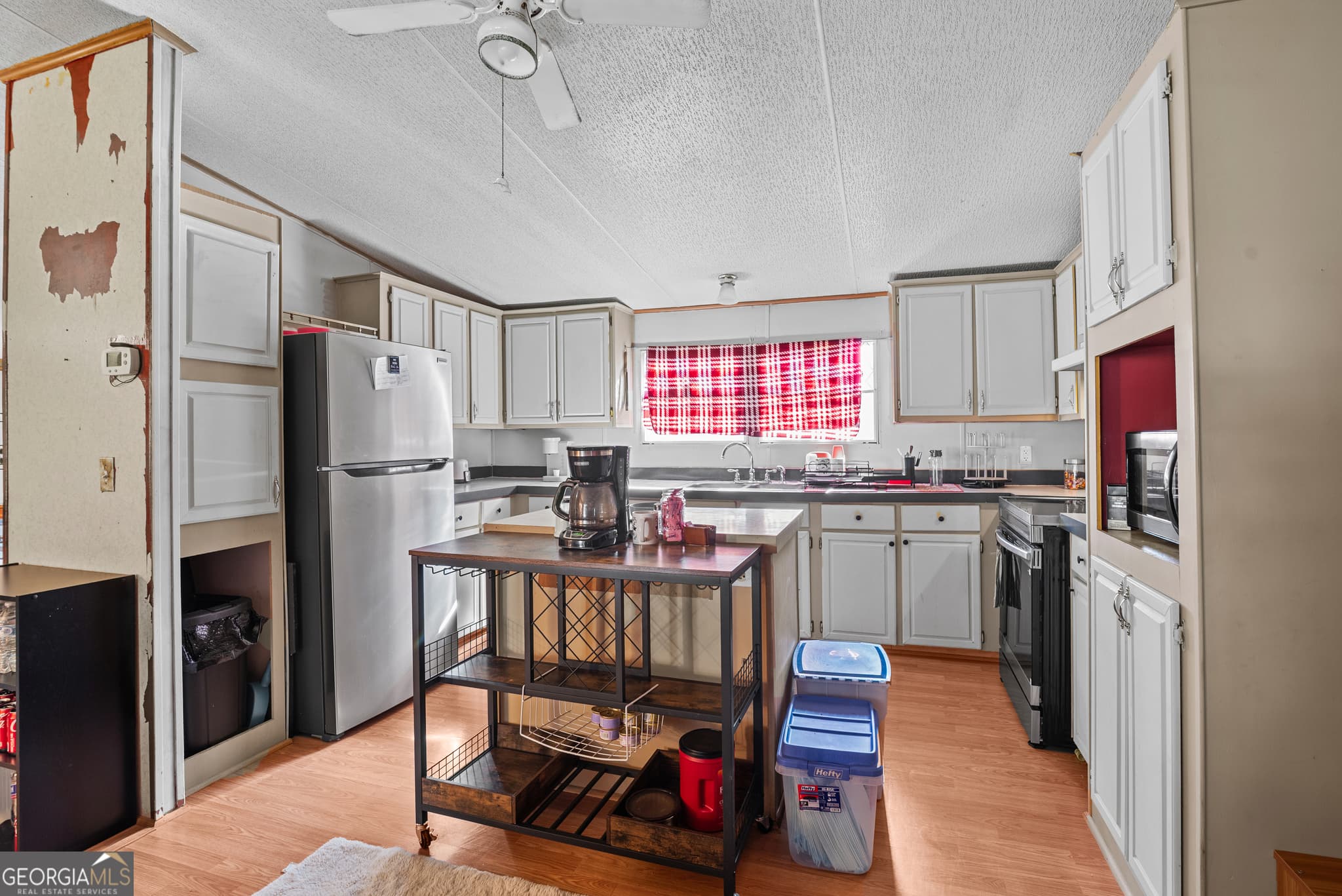 4 bedroom, 2 bathroom, 1,960 sq ft single family residence for sale at 4609 Heidi Drive, Waycross, GA 31503 — photo 7