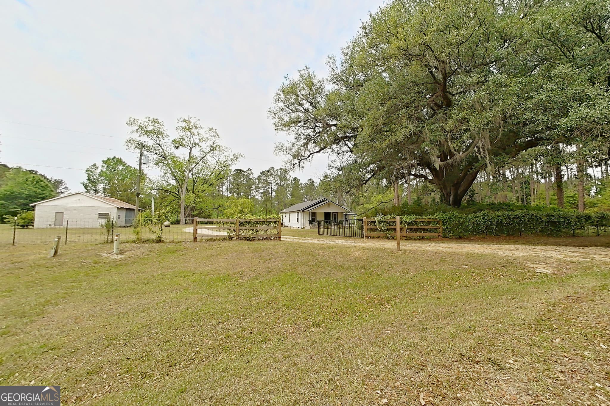 3 bedroom, 1 bathroom, 1,456 sq ft single family residence under contract at 2650 Hadley Ferry Road, Cairo, GA 39828 — photo 2