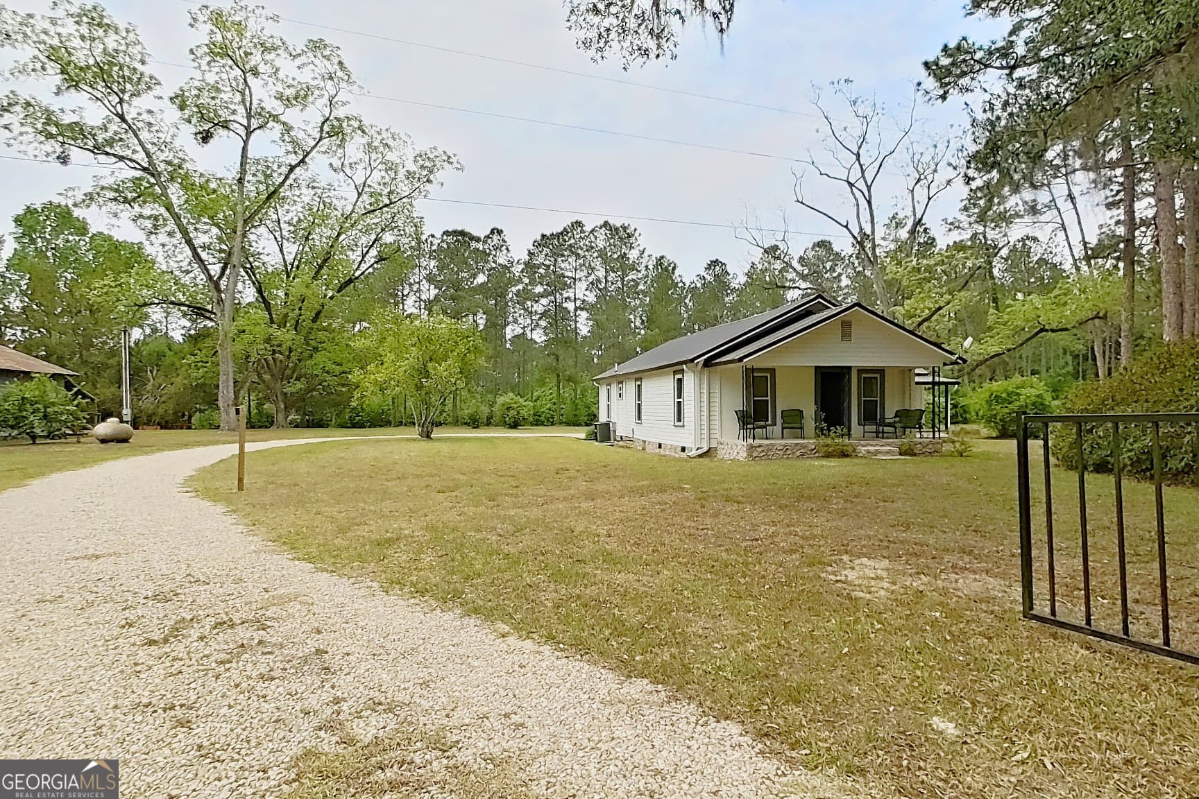 3 bedroom, 1 bathroom, 1,456 sq ft single family residence under contract at 2650 Hadley Ferry Road, Cairo, GA 39828 — photo 3