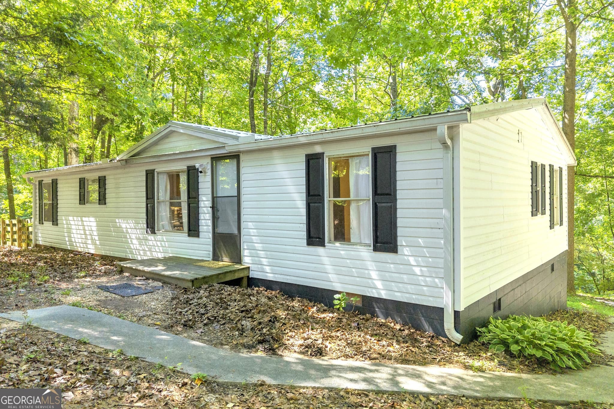 3 bedroom, 2 bathroom, 1,296 sq ft manufactured home,single family residence for sale at 114 Lake Harbor Trail, Martin, GA 30557 — photo 2