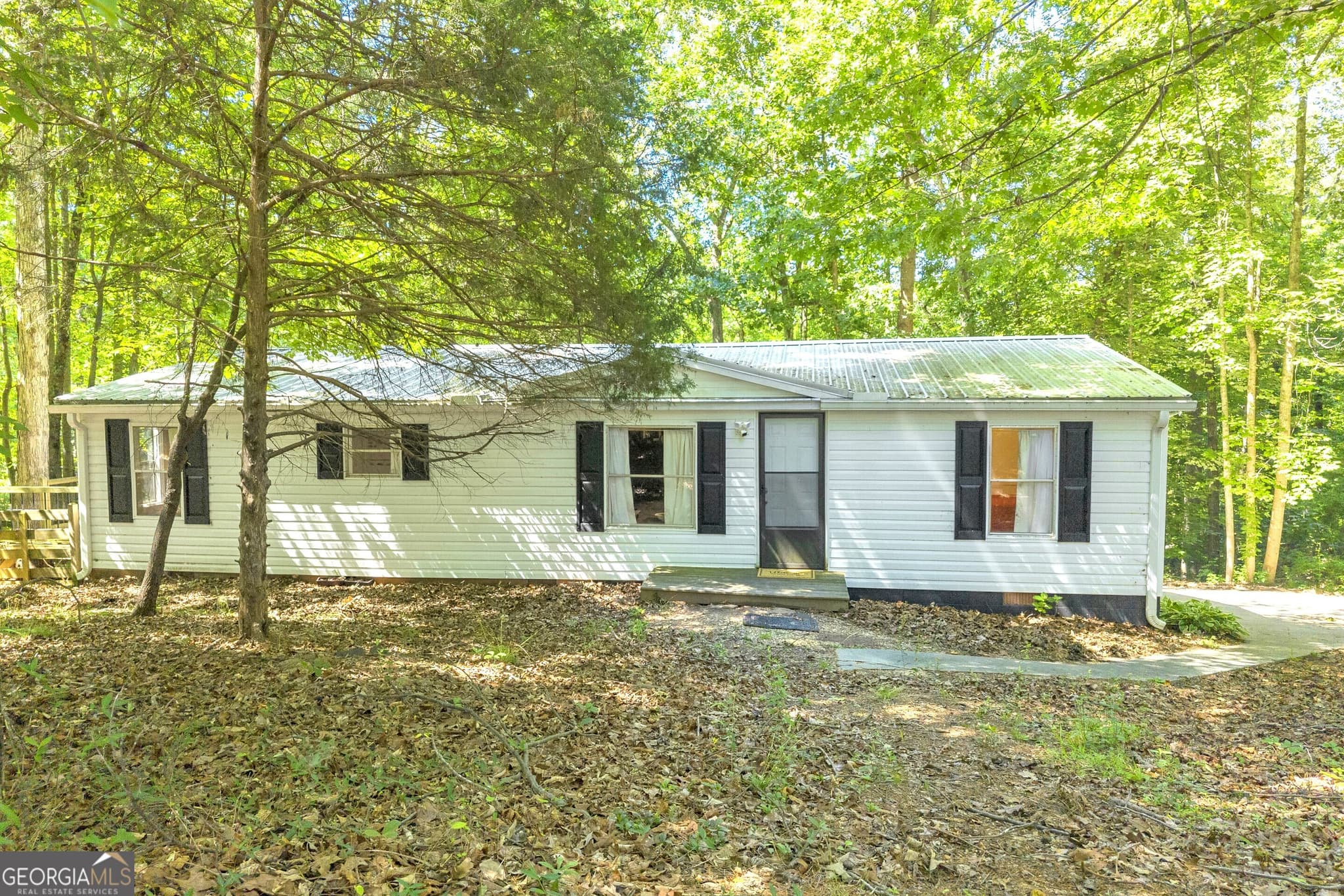 3 bedroom, 2 bathroom, 1,296 sq ft manufactured home,single family residence for sale at 114 Lake Harbor Trail, Martin, GA 30557