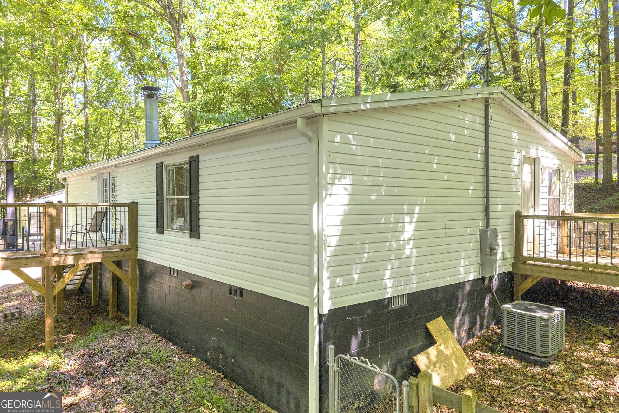 3 bedroom, 2 bathroom, 1,296 sq ft manufactured home,single family residence for sale at 114 Lake Harbor Trail, Martin, GA 30557 — photo 5