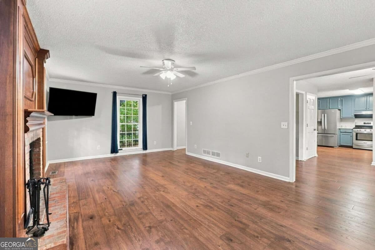 3 bedroom, 2.5 bathroom, 1,758 sq ft single family residence for sale at 3095 Chelsea Lane, Acworth, GA 30102 — photo 8