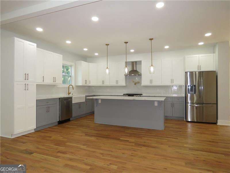 4 bedroom, 2.5 bathroom, 2,402 sq ft single family residence for sale at 1819 Avon Avenue, Atlanta, GA 30311 — photo 8