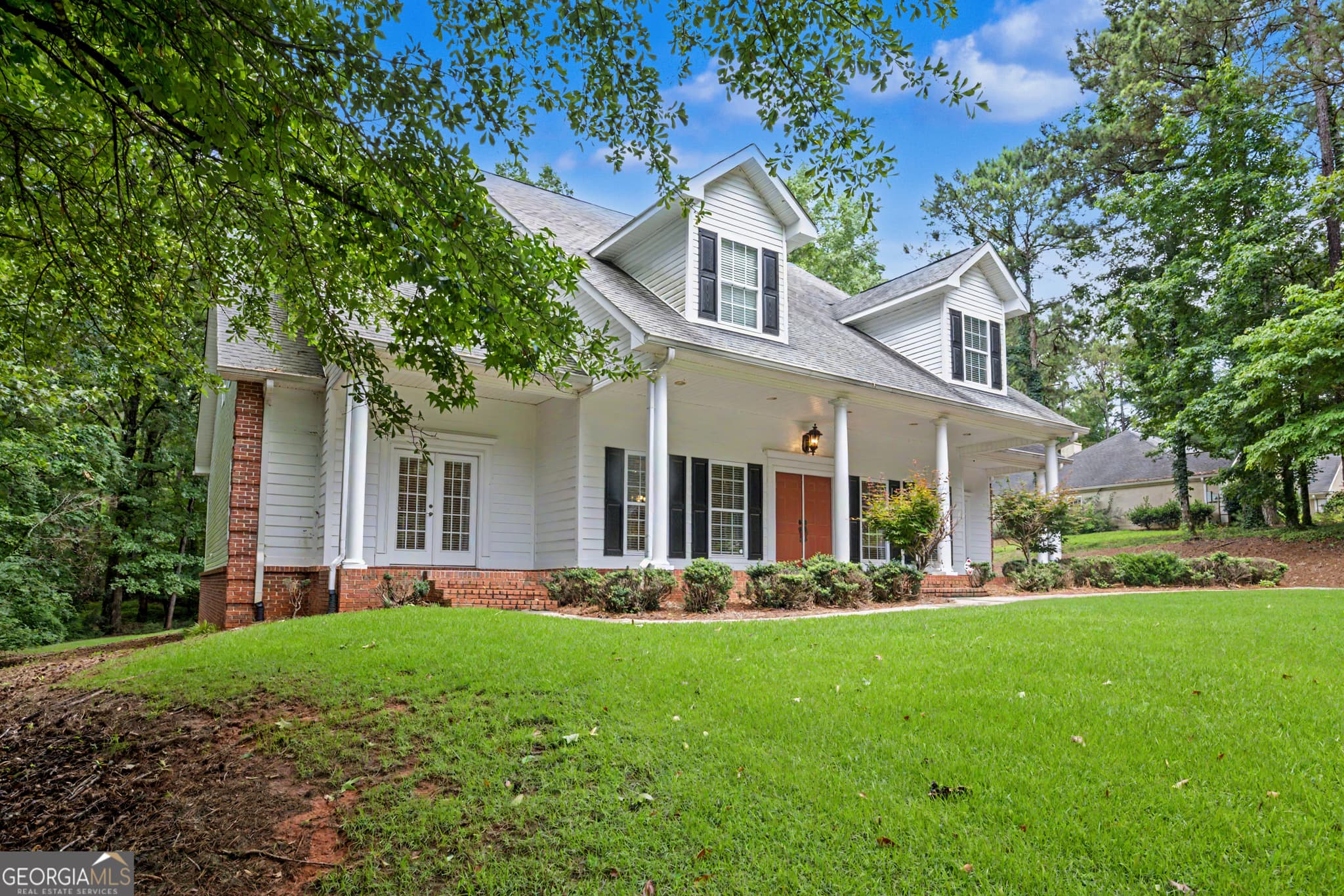 5 bedroom, 3.5 bathroom, 3,977 sq ft single family residence for sale at 107 Cameron Pointe Drive, Lagrange, GA 30240 — photo 2