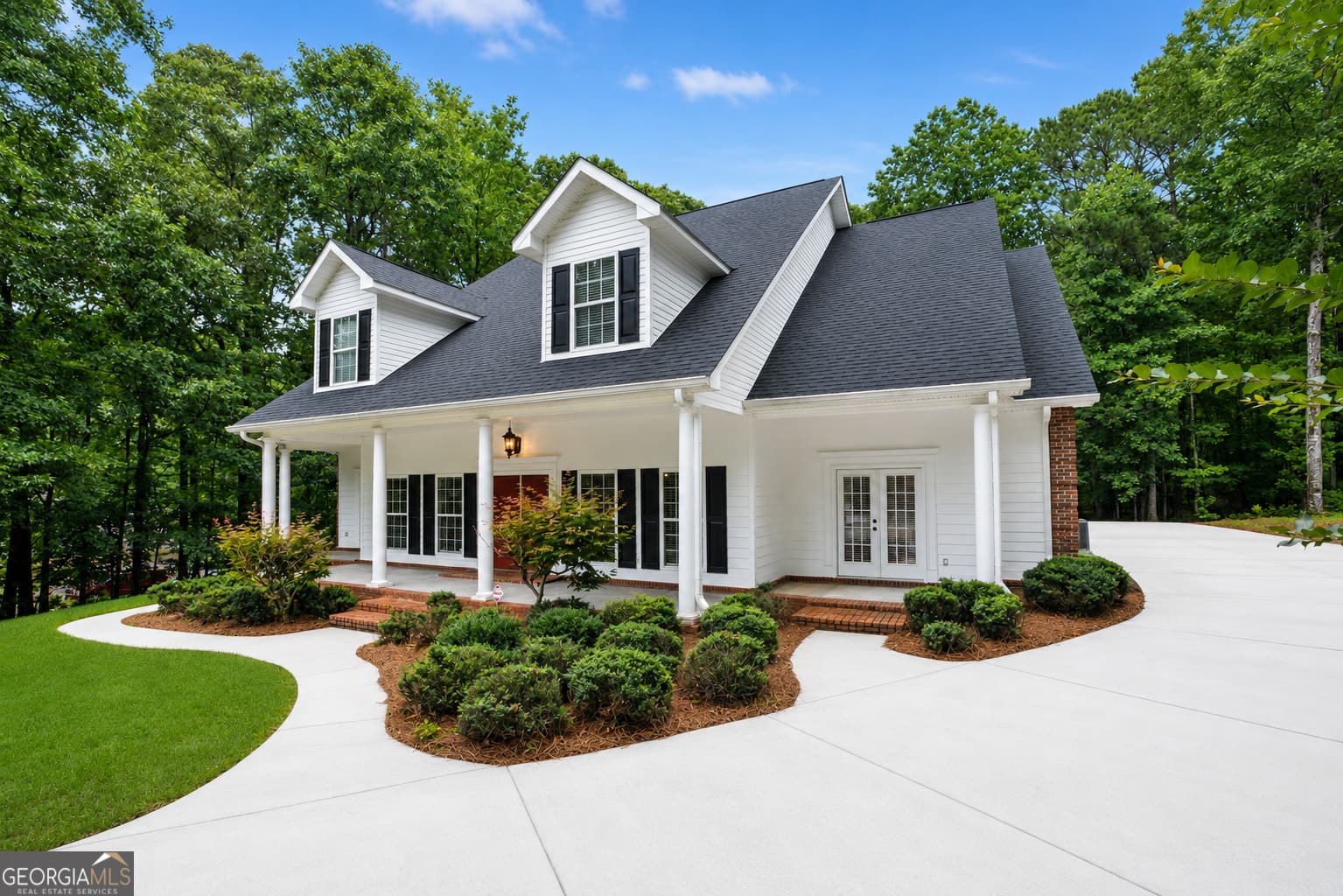 5 bedroom, 3.5 bathroom, 3,977 sq ft single family residence for sale at 107 Cameron Pointe Drive, Lagrange, GA 30240 — photo 3