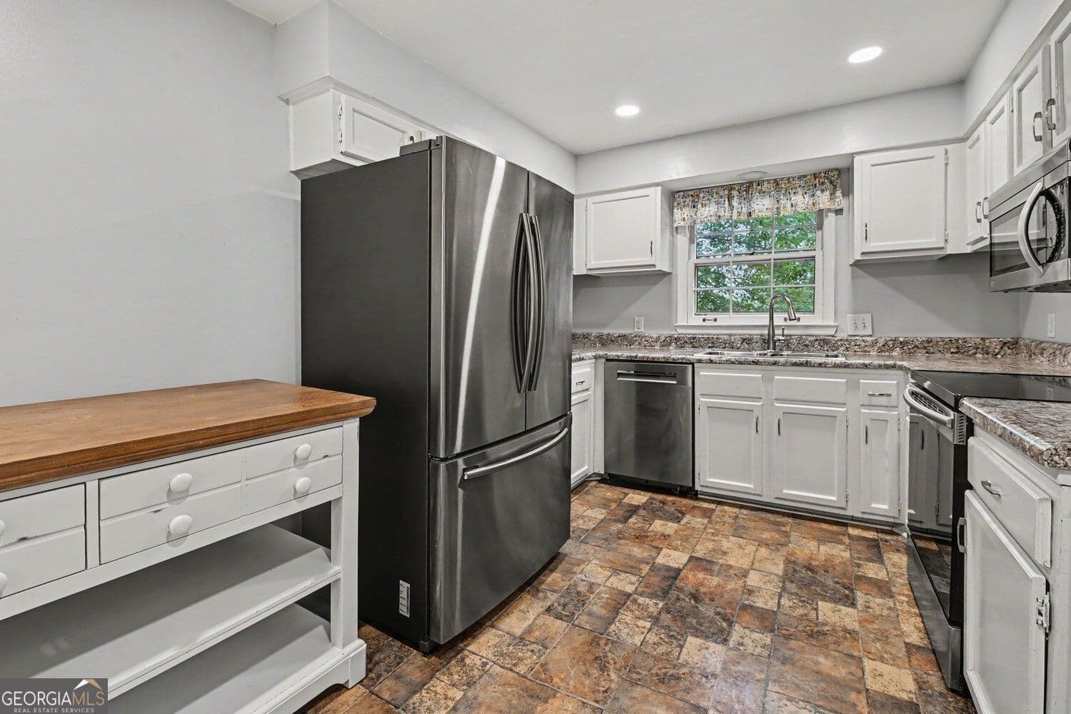 2 bedroom, 2.5 bathroom, 2,080 sq ft townhouse for sale at 1104 Moorestown Circle, Decatur, GA 30033 — photo 4