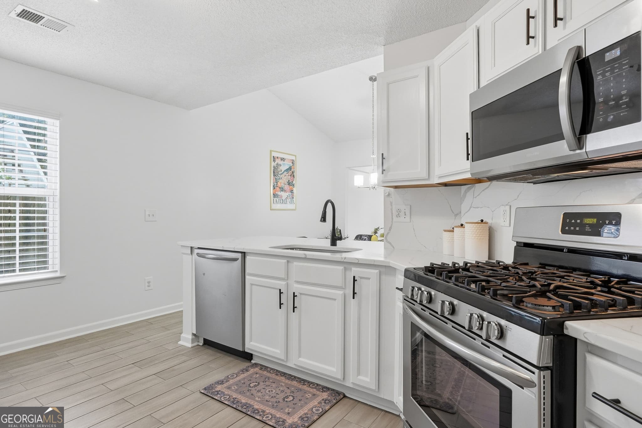 3 bedroom, 2 bathroom, 1,556 sq ft single family residence for sale at 4433 Grove Drive, Acworth, GA 30101 — photo 8