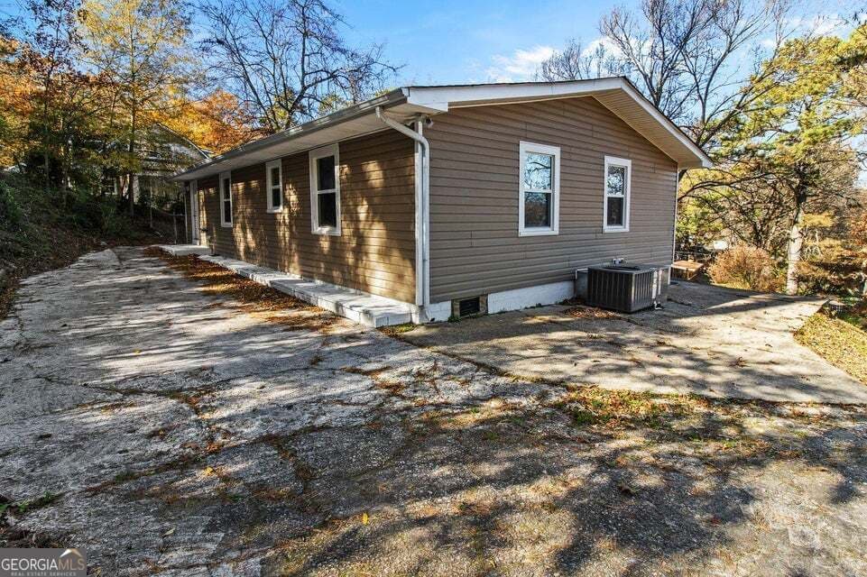 3 bedroom, 1.5 bathroom, 1,755 sq ft single family residence for sale at 118 Alpine Drive, Rossville, GA 30741 — photo 2