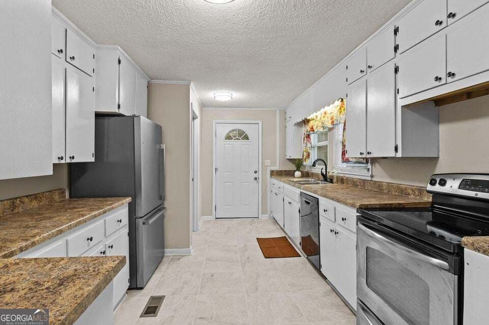 3 bedroom, 1.5 bathroom, 1,755 sq ft single family residence for sale at 118 Alpine Drive, Rossville, GA 30741 — photo 3