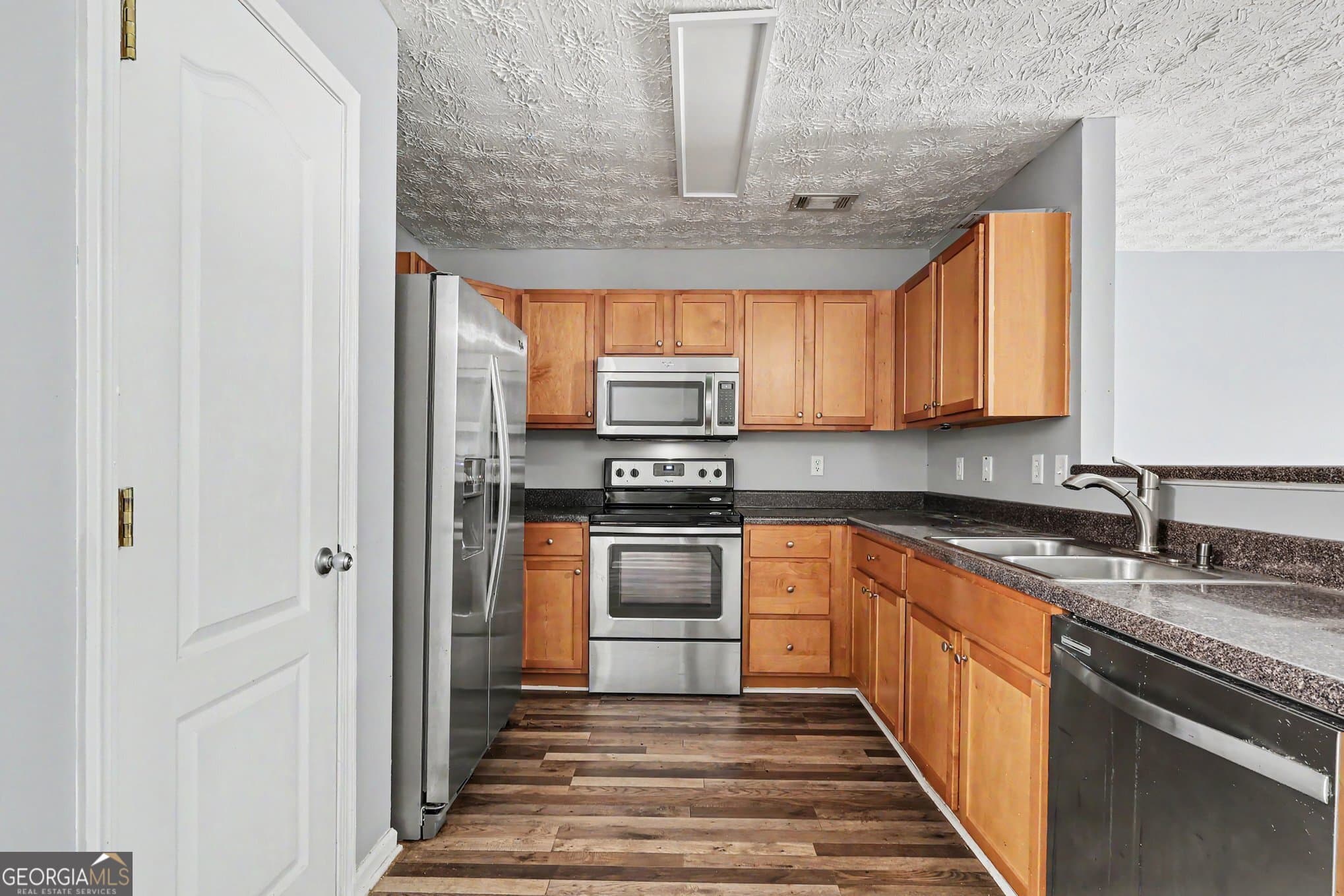 3 bedroom, 2.5 bathroom, 1,528 sq ft townhouse for sale at 664 Georgetown Court, Jonesboro, GA 30236 — photo 6