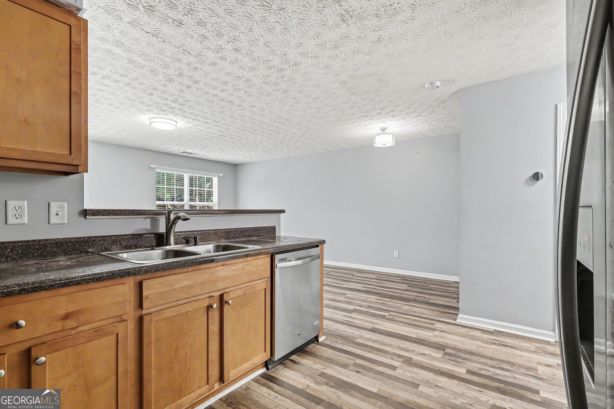 3 bedroom, 2.5 bathroom, 1,528 sq ft townhouse for sale at 664 Georgetown Court, Jonesboro, GA 30236 — photo 7