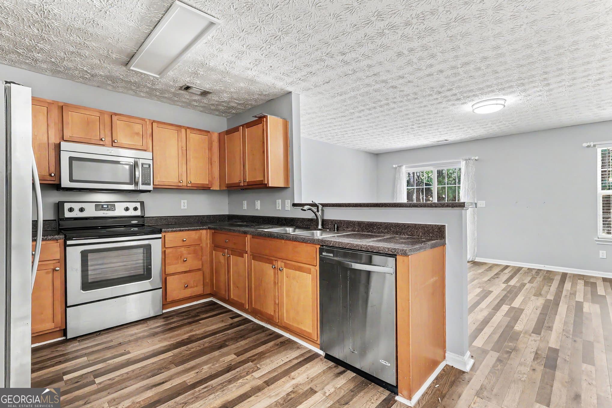 3 bedroom, 2.5 bathroom, 1,528 sq ft townhouse for sale at 664 Georgetown Court, Jonesboro, GA 30236 — photo 8