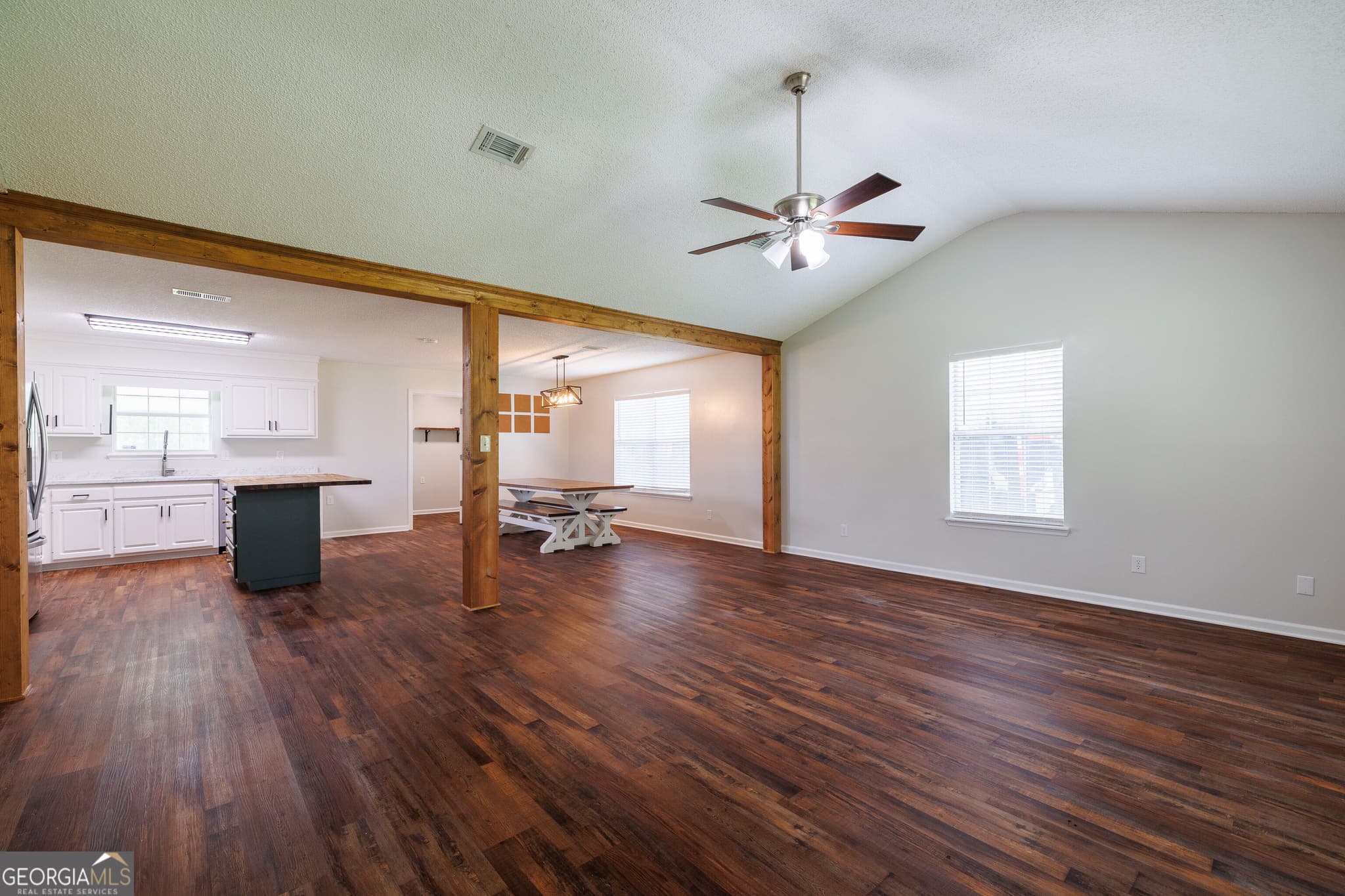 3 bedroom, 2 bathroom, 1,606 sq ft single family residence for sale at 222 Mill Pond Circle, Hahira, GA 31632 — photo 6