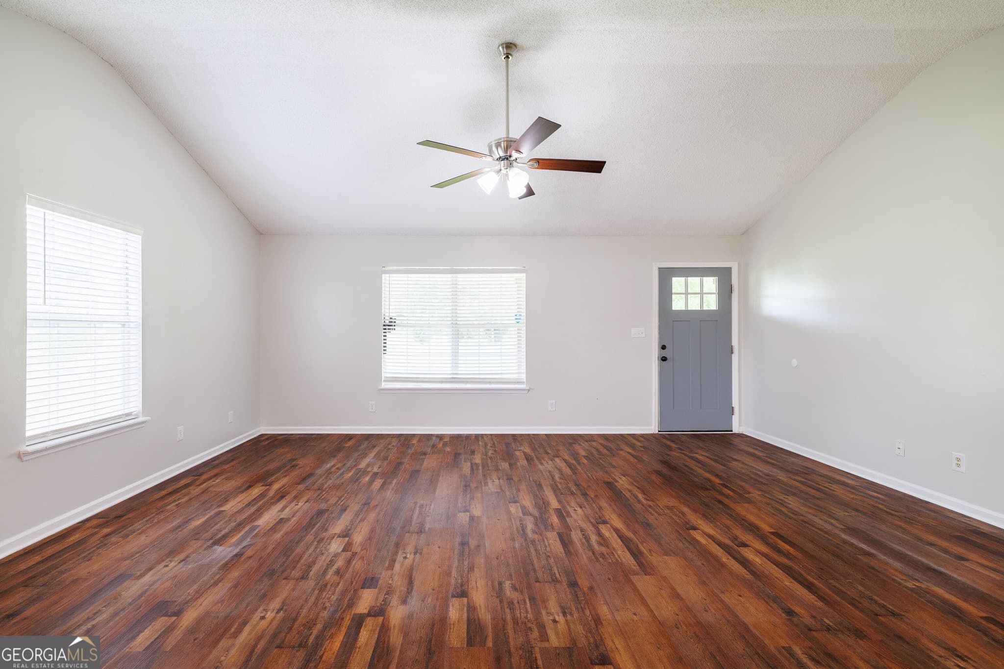 3 bedroom, 2 bathroom, 1,606 sq ft single family residence for sale at 222 Mill Pond Circle, Hahira, GA 31632 — photo 3