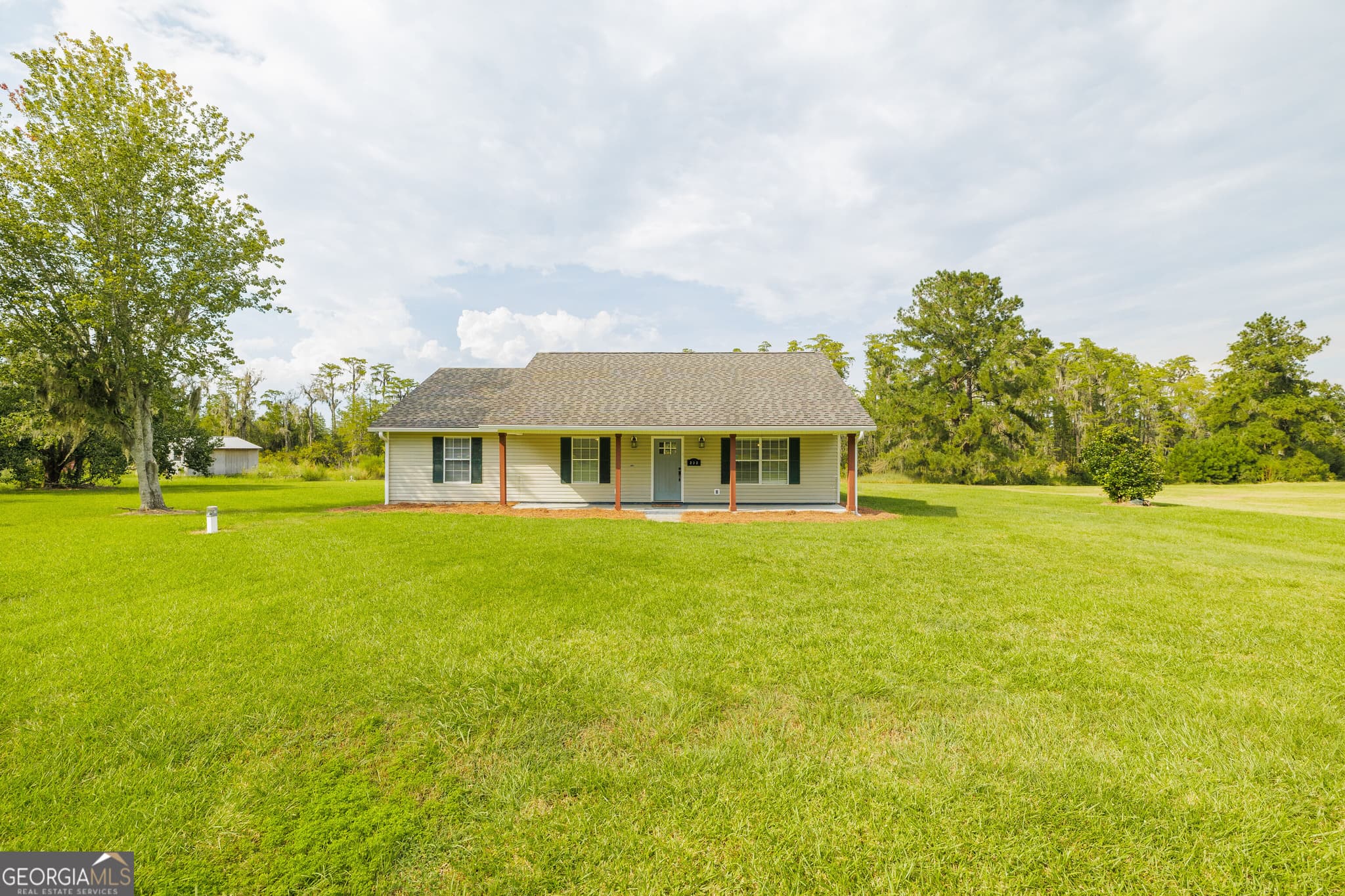 3 bedroom, 2 bathroom, 1,606 sq ft single family residence for sale at 222 Mill Pond Circle, Hahira, GA 31632