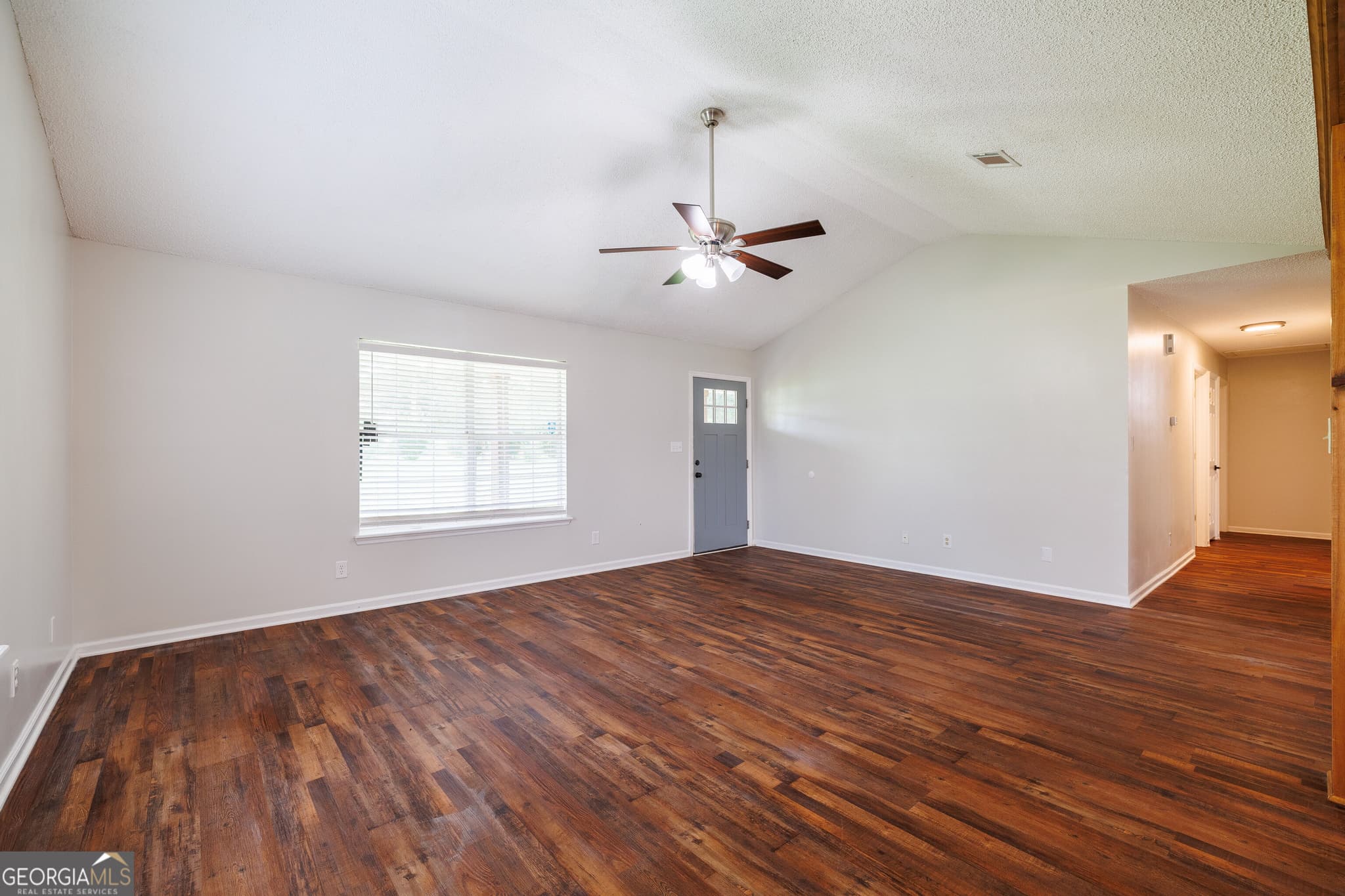 3 bedroom, 2 bathroom, 1,606 sq ft single family residence for sale at 222 Mill Pond Circle, Hahira, GA 31632 — photo 5