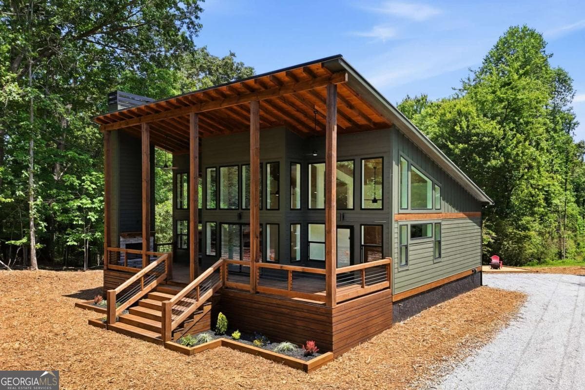 2 bedroom, 2.5 bathroom, 1,443 sq ft cabin,single family residence sold at 20 Amherst Trail, Blue Ridge, GA 30513