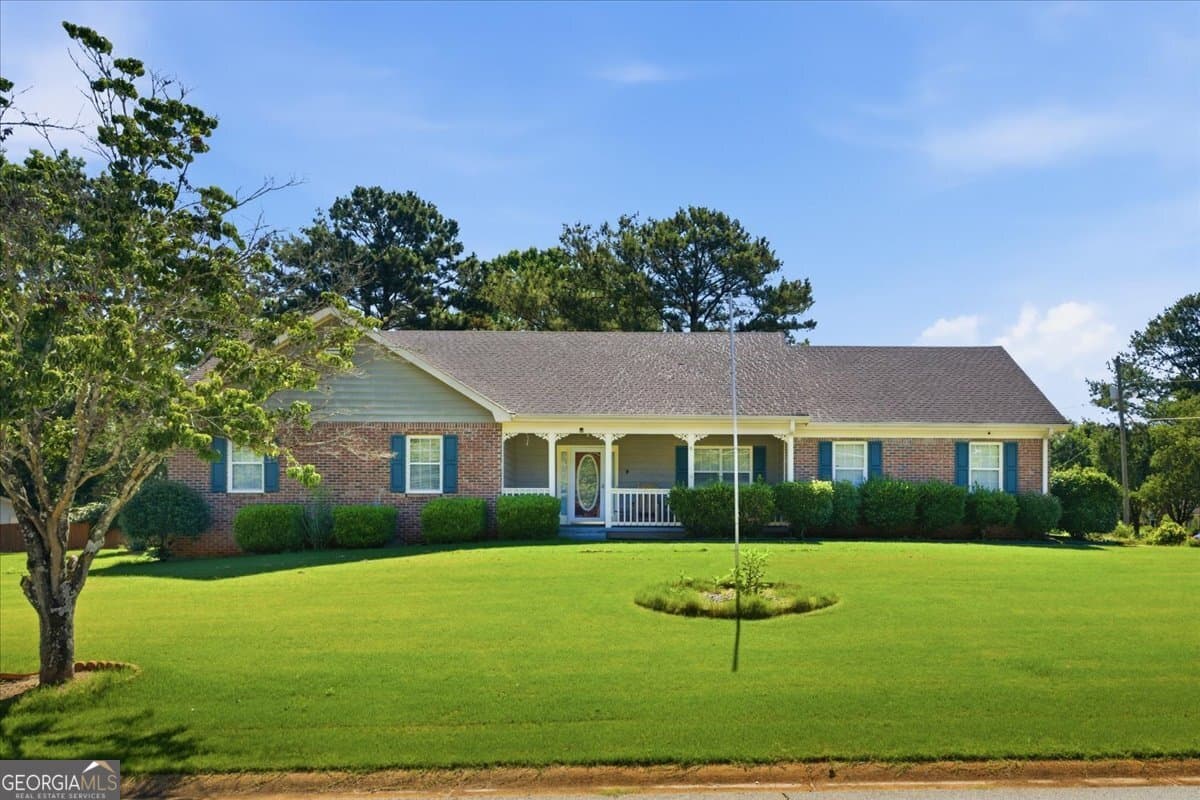 3 bedroom, 2 bathroom, 1,651 sq ft single family residence for sale at 15 Ashton Court, Covington, GA 30016 — photo 2