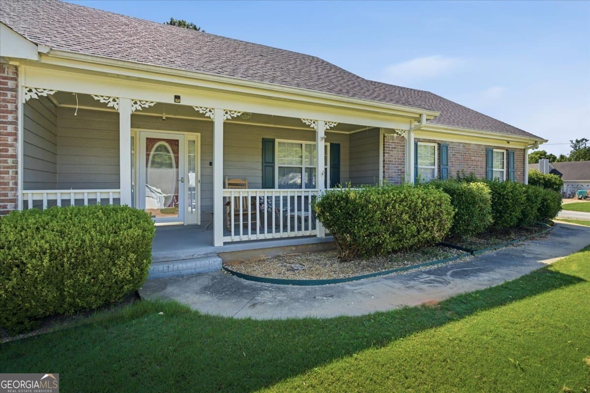 3 bedroom, 2 bathroom, 1,651 sq ft single family residence for sale at 15 Ashton Court, Covington, GA 30016 — photo 3