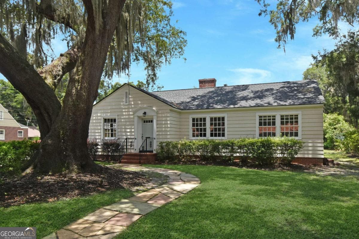 3 bedroom, 2 bathroom, 1,776 sq ft single family residence for sale at 1815 Oak Avenue, Brunswick, GA 31520 — photo 2