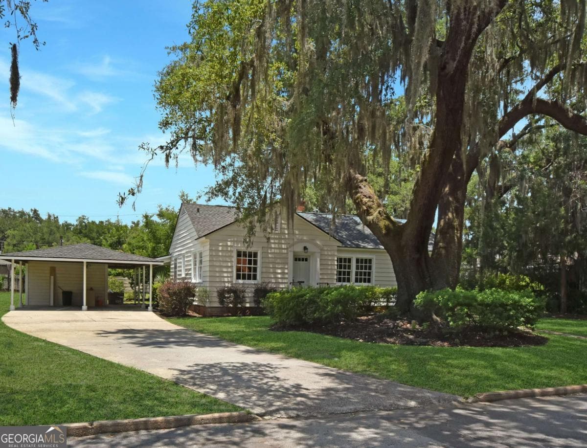 3 bedroom, 2 bathroom, 1,776 sq ft single family residence for sale at 1815 Oak Avenue, Brunswick, GA 31520 — photo 3