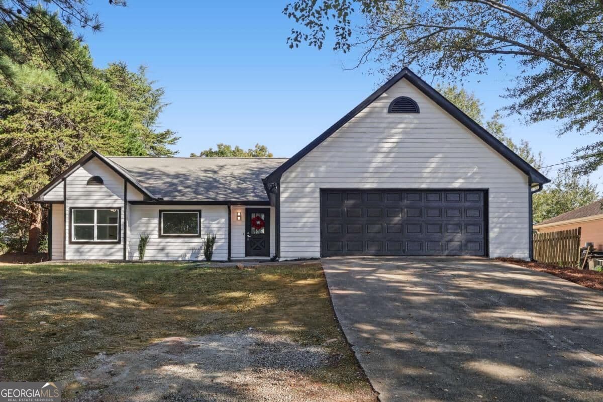3 bedroom, 2 bathroom, 1,910 sq ft single family residence for sale at 4478 Britt Road, Tucker, GA 30084 — photo 2