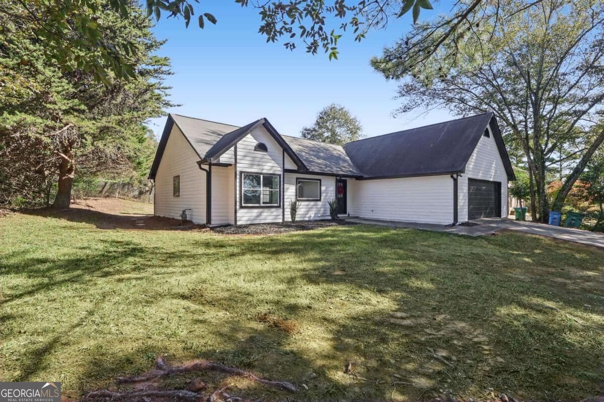 3 bedroom, 2 bathroom, 1,910 sq ft single family residence for sale at 4478 Britt Road, Tucker, GA 30084 — photo 4