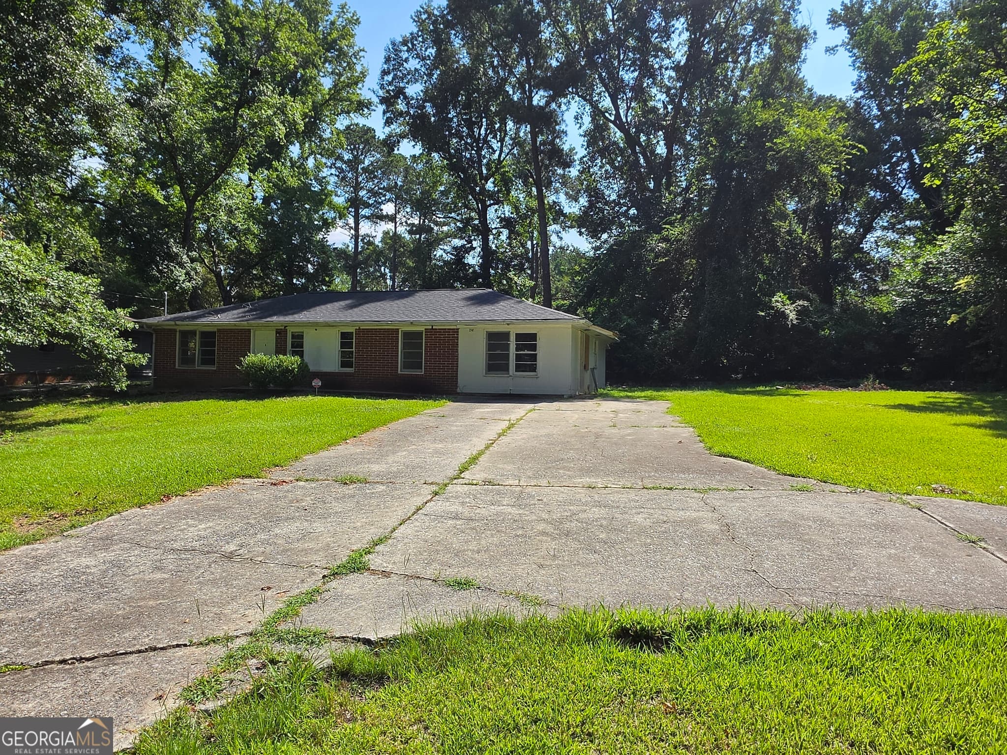 4 bedroom, 2 bathroom, 1,324 sq ft single family residence for sale at 2741 Coral Way, Macon, GA 31211 — photo 2