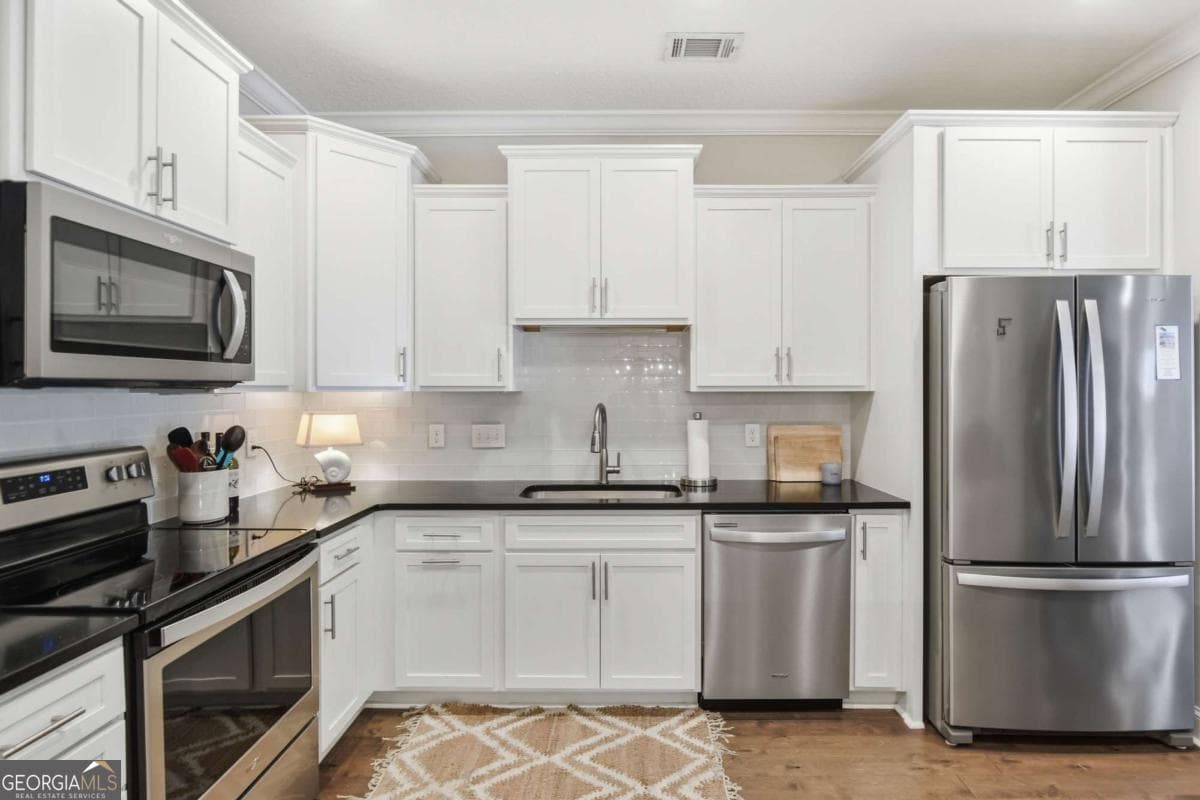 3 bedroom, 2.5 bathroom, 1,759 sq ft single family residence for sale at 203 Mariners Circle, St. Simons, GA 31522 — photo 7