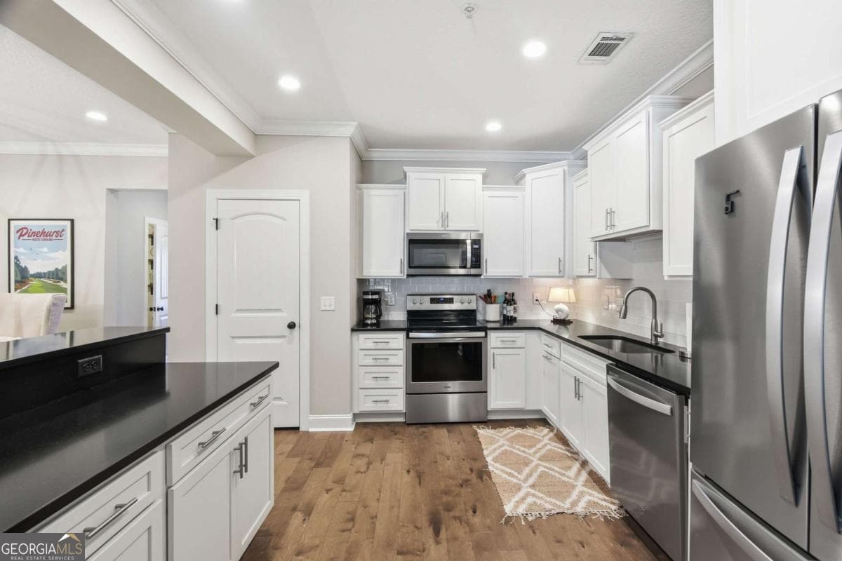 3 bedroom, 2.5 bathroom, 1,759 sq ft single family residence for sale at 203 Mariners Circle, St. Simons, GA 31522 — photo 9