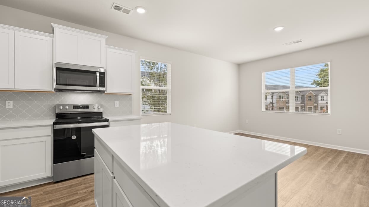 3 bedroom, 2.5 bathroom townhouse for sale at 2231 Windward Road, Stone Mountain, GA 30088 — photo 5