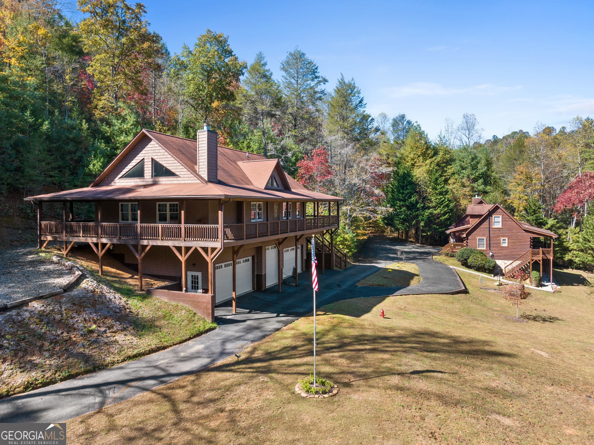 4 bedroom, 3 bathroom, 3,171 sq ft cabin,single family residence for sale at 358 Misty River Circle, Murphy, NC 28906 — photo 7