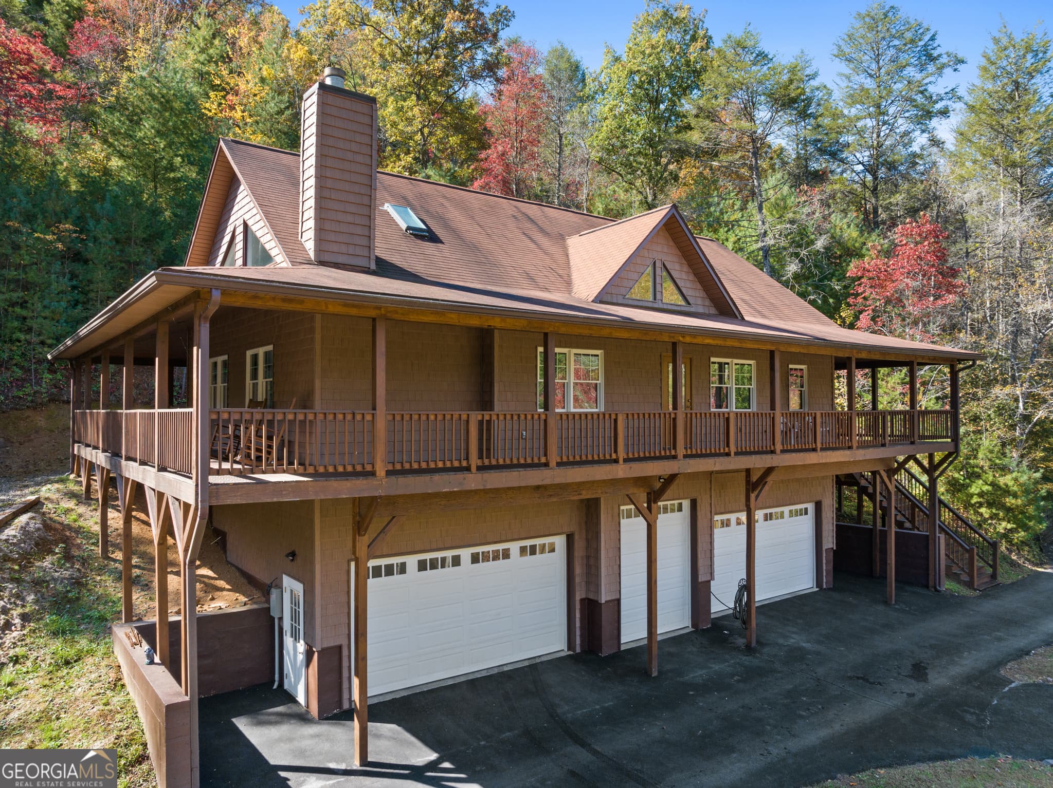 4 bedroom, 3 bathroom, 3,171 sq ft cabin,single family residence for sale at 358 Misty River Circle, Murphy, NC 28906 — photo 4