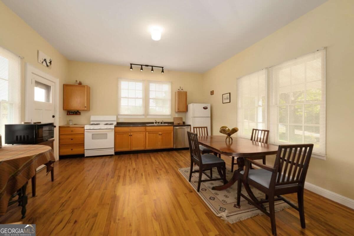 1 bedroom, 2 bathroom, 945 sq ft single family residence for sale at 357 Little Oak Street, Athens, GA 30601 — photo 4