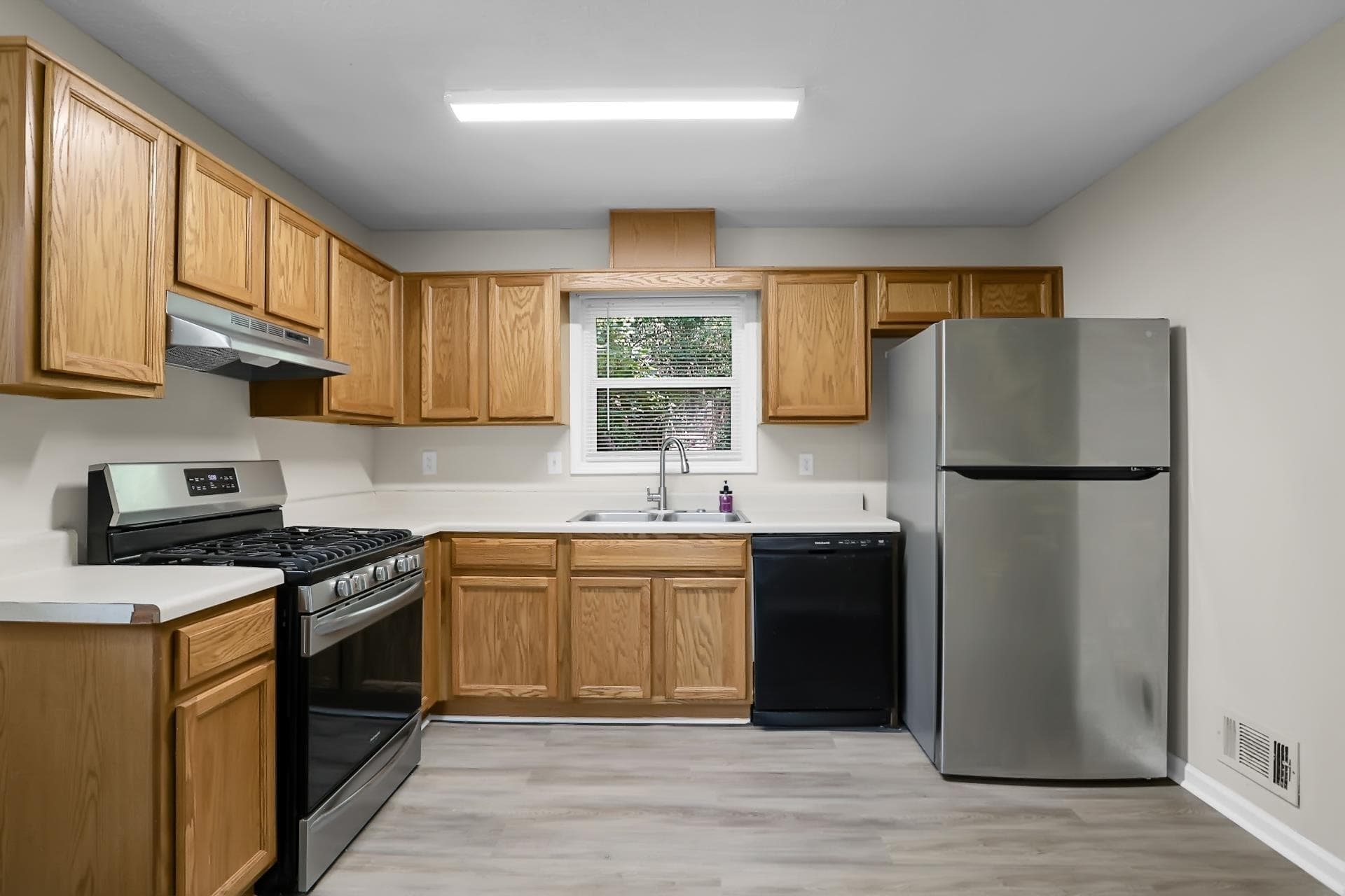3 bedroom, 1.5 bathroom, 1,580 sq ft duplex for rent at 1229 Creek Forest Court, Conyers, GA 30012 for $1,795 a month — photo 10