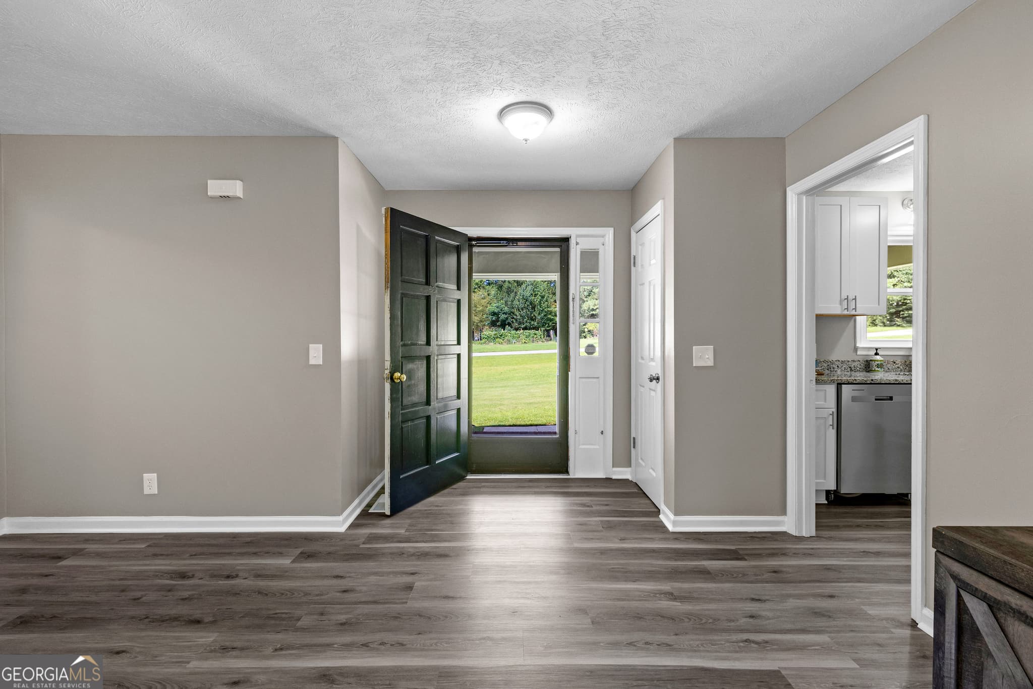 3 bedroom, 2 bathroom, 1,266 sq ft single family residence under contract at 114 Paddle Wheel Drive, Lagrange, GA 30240 — photo 4