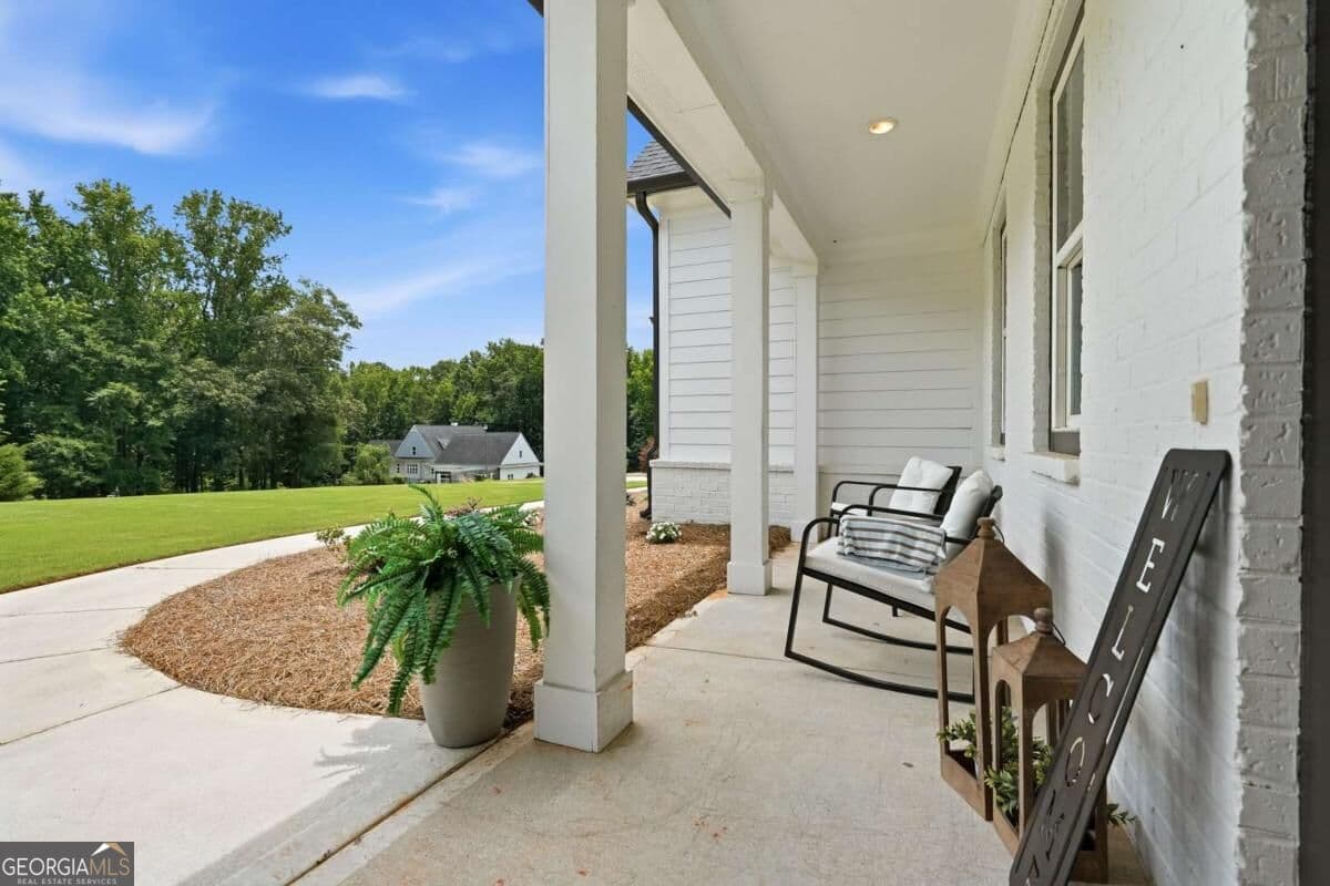 4 bedroom, 3.5 bathroom, 3,465 sq ft single family residence for sale at 2049 Chestnut Oak Trail, Commerce, GA 30530 — photo 4