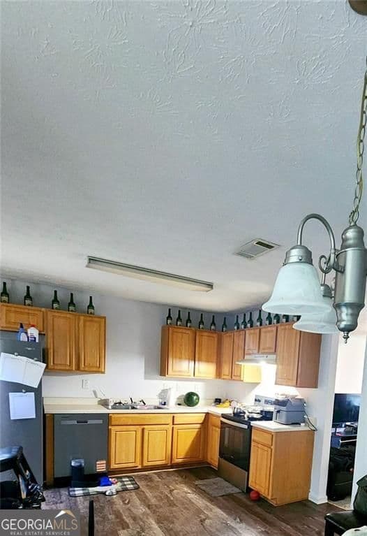 3 bedroom, 2.5 bathroom, 1,320 sq ft townhouse for sale at 144 Blake Avenue, Jackson, GA 30233 — photo 4