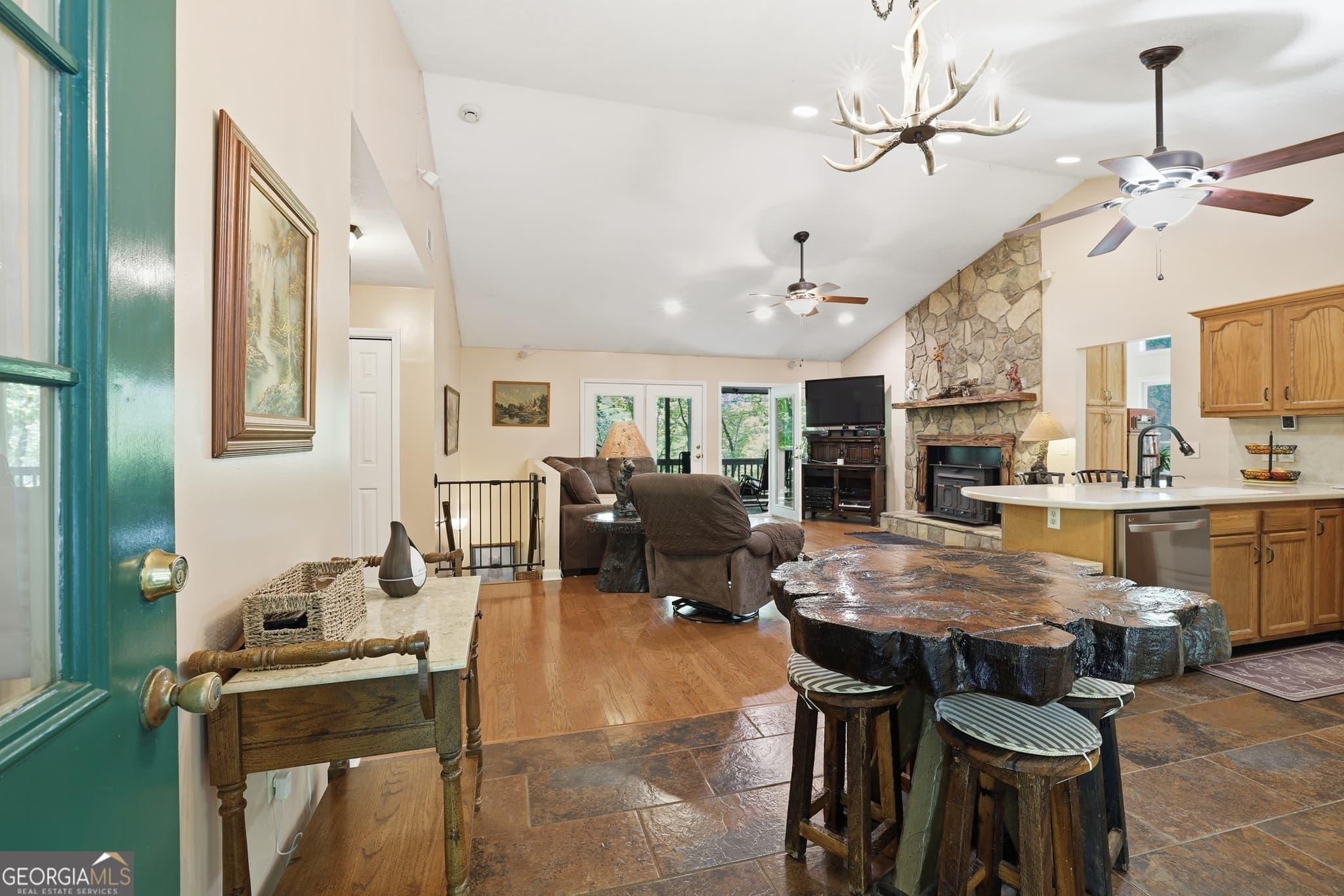 3 bedroom, 3 bathroom, 2,688 sq ft single family residence for sale at 584 Battle Branch Vistas Drive, Franklin, NC 28734 — photo 6