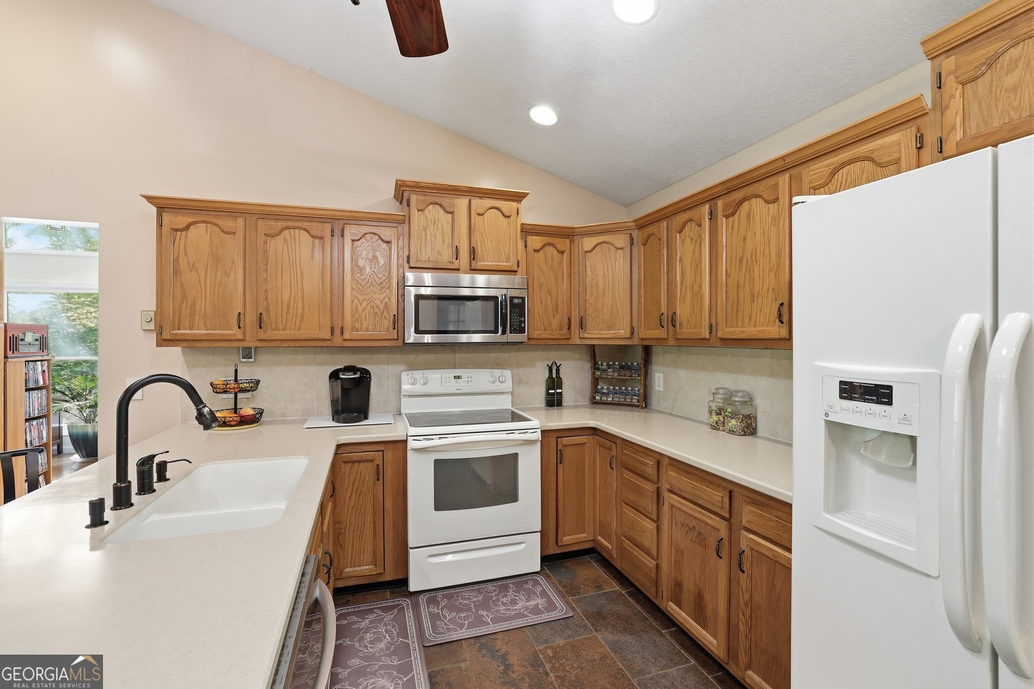 3 bedroom, 3 bathroom, 2,688 sq ft single family residence for sale at 584 Battle Branch Vistas Drive, Franklin, NC 28734 — photo 9